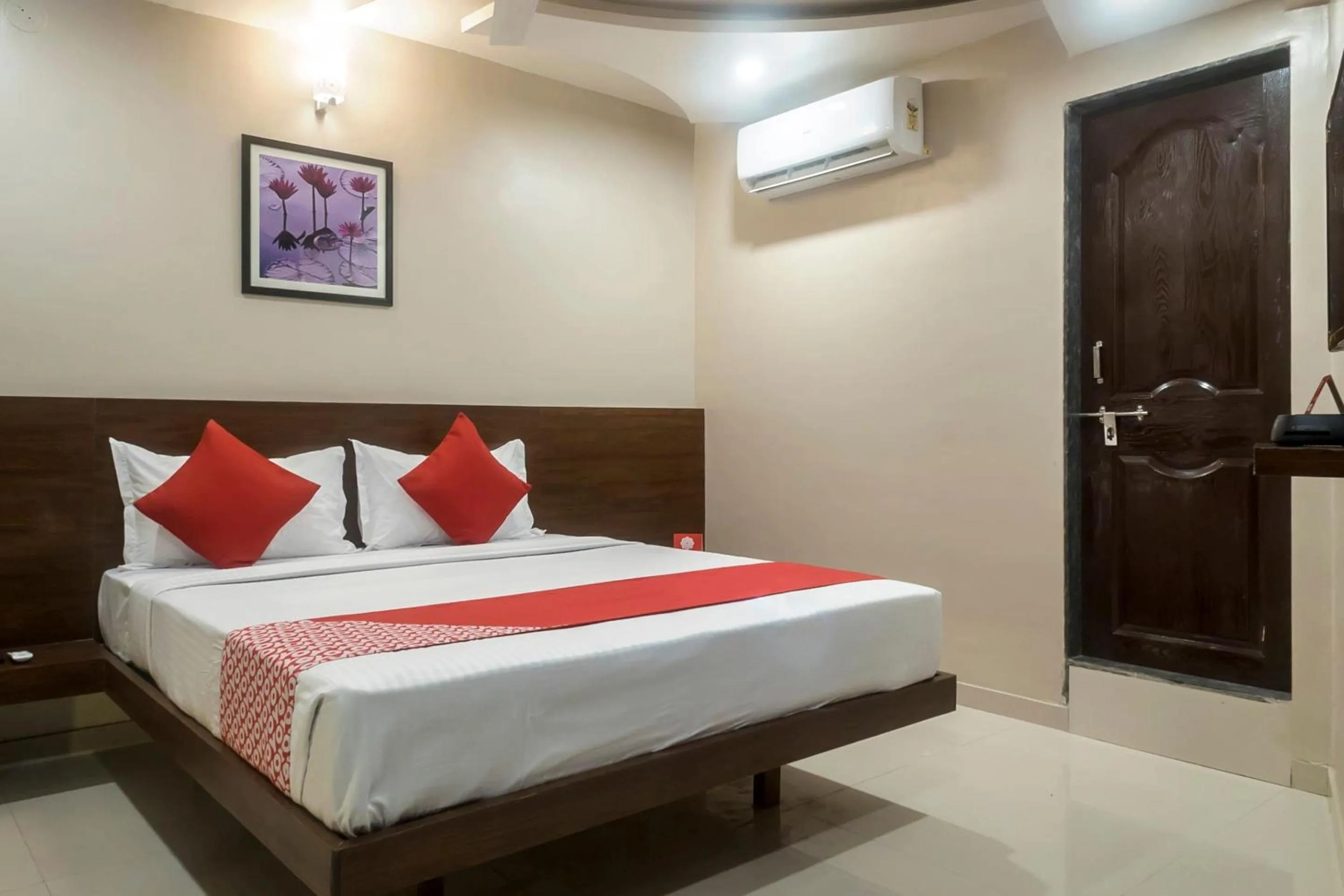 Bedroom in Hotel O Grand Pune