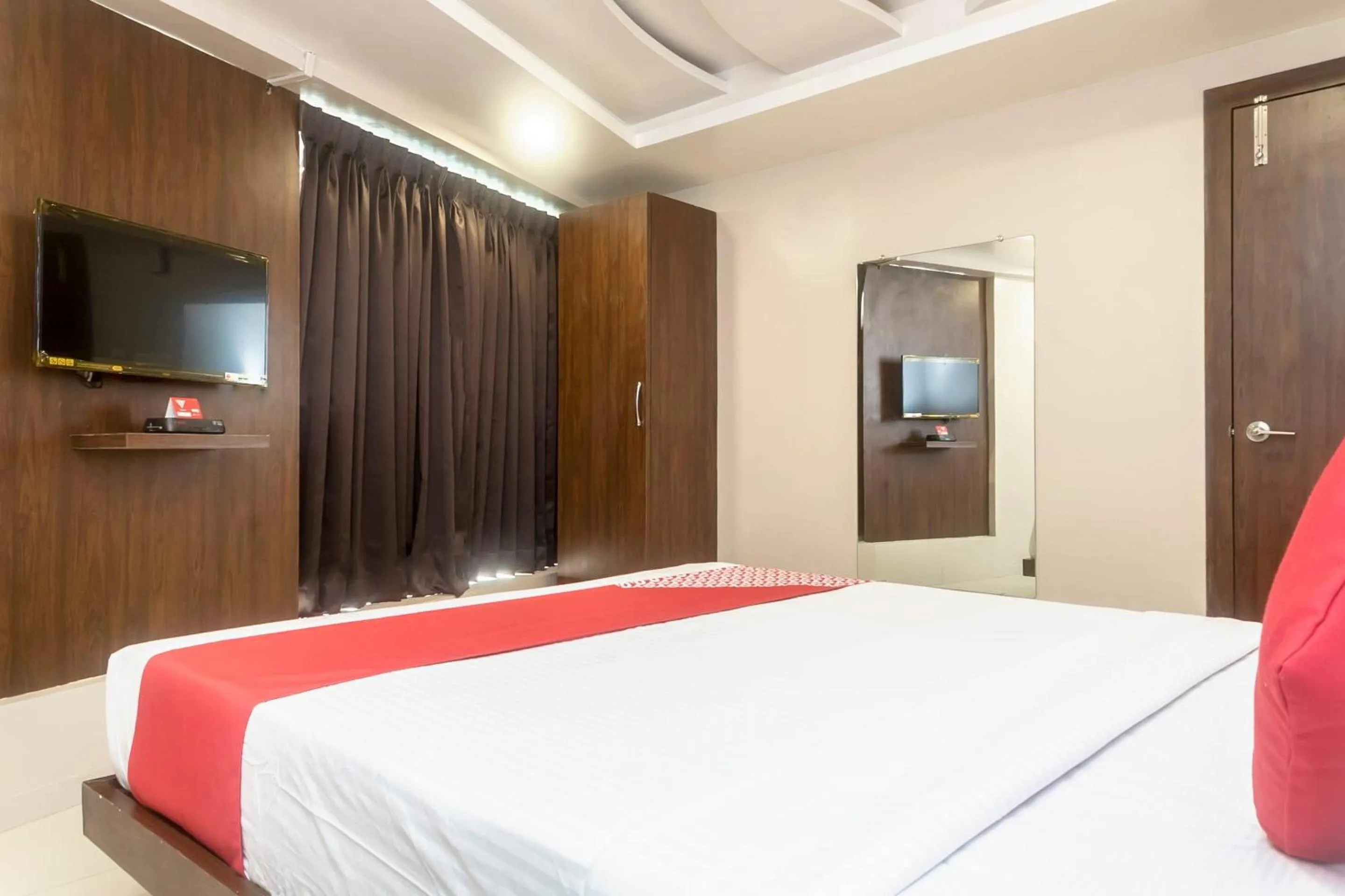 Bedroom in Hotel O Grand Pune