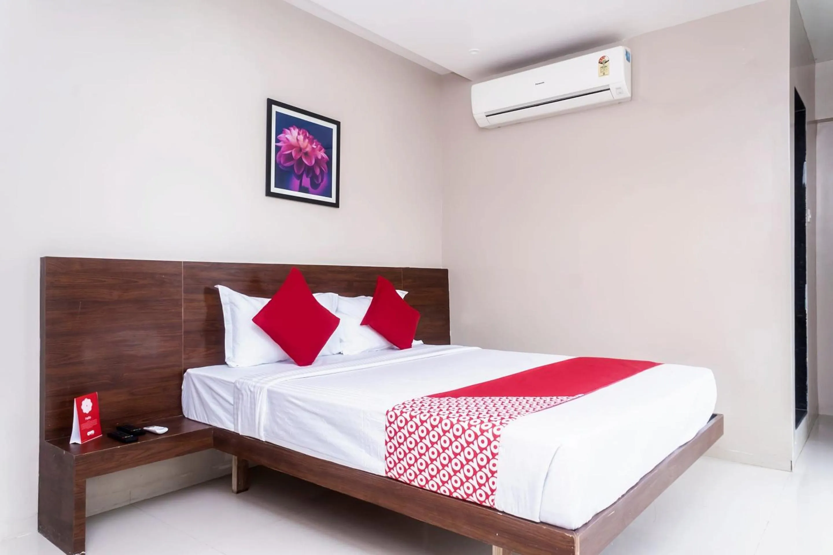 Bedroom in Hotel O Grand Pune