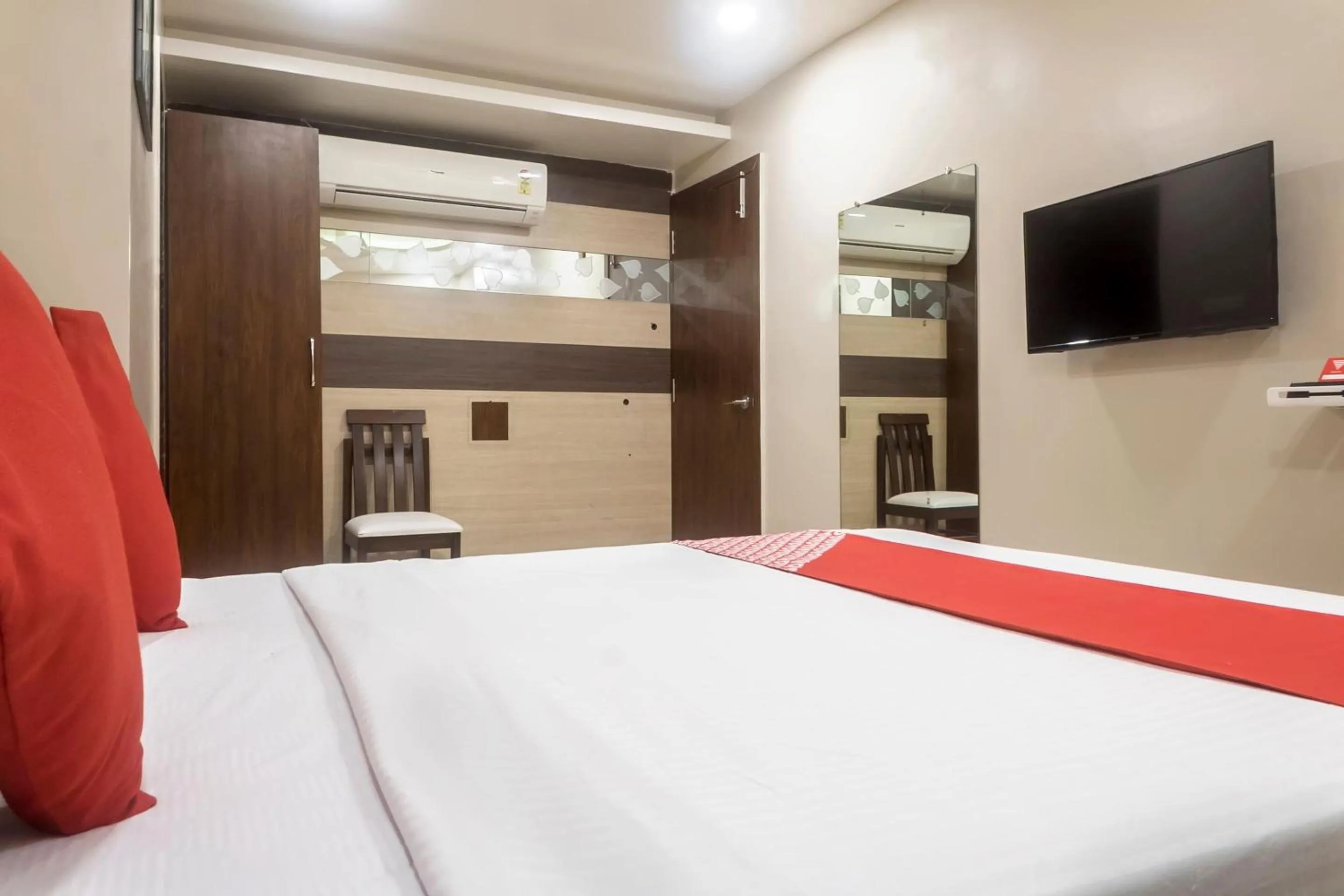Bedroom in Hotel O Grand Pune
