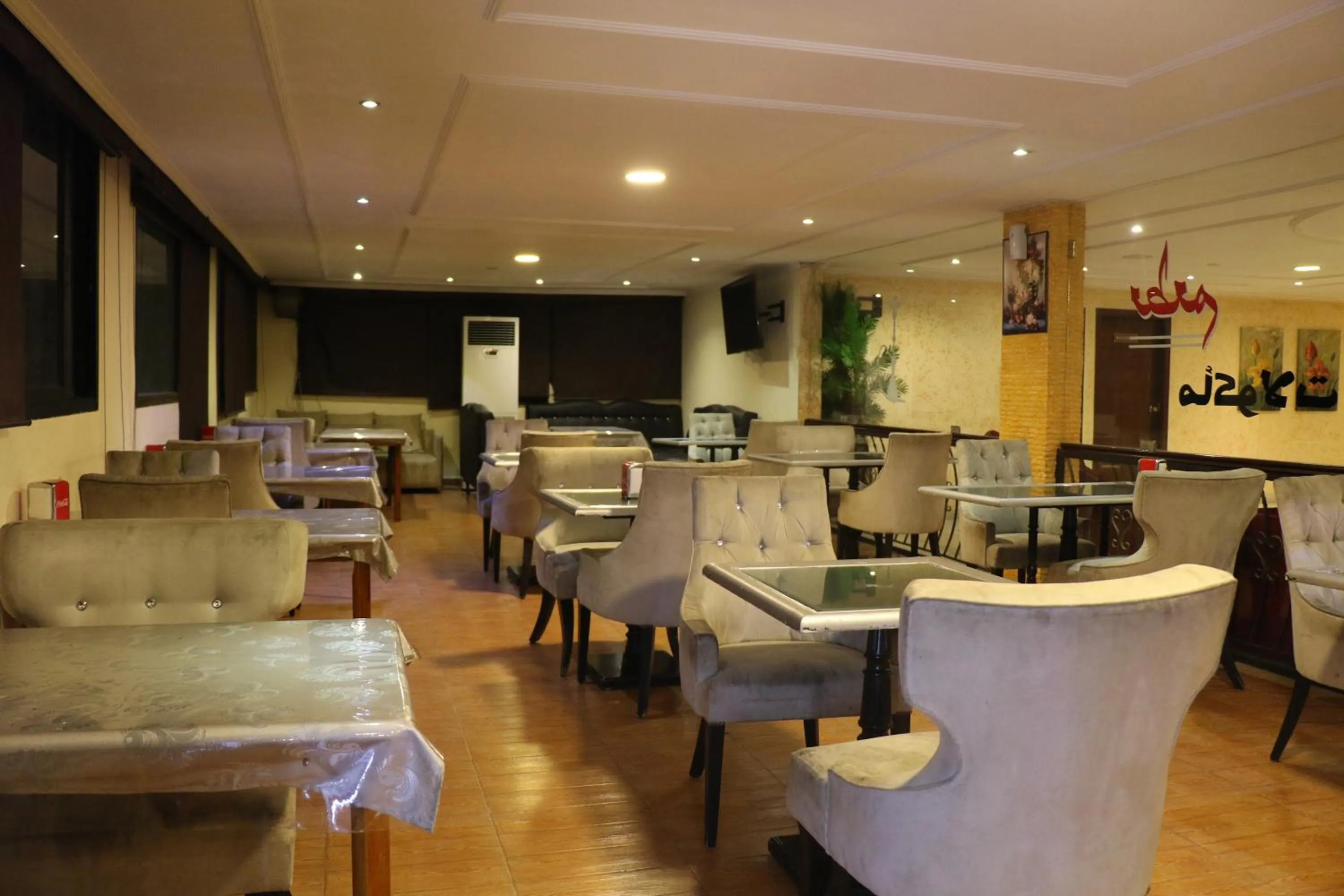 Restaurant/places to eat in Grand Suites Hotel