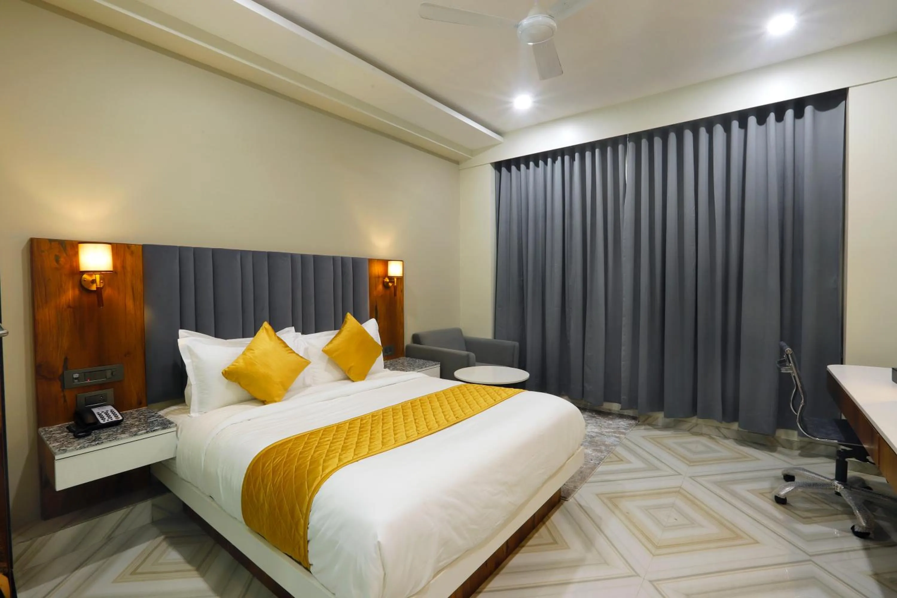 HOTEL BREEZE BAYex bkc