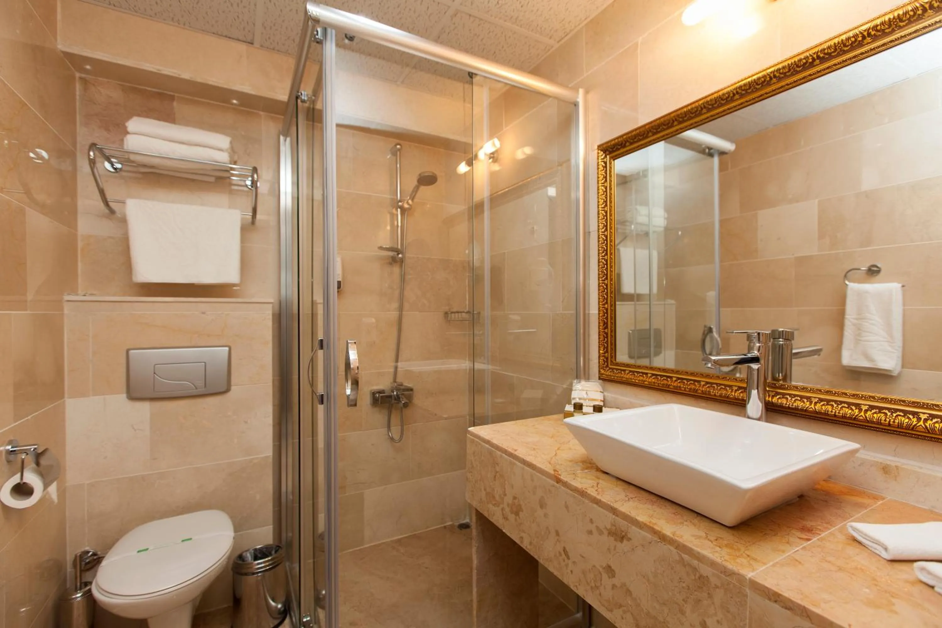 Bathroom in Alrazi Hotel