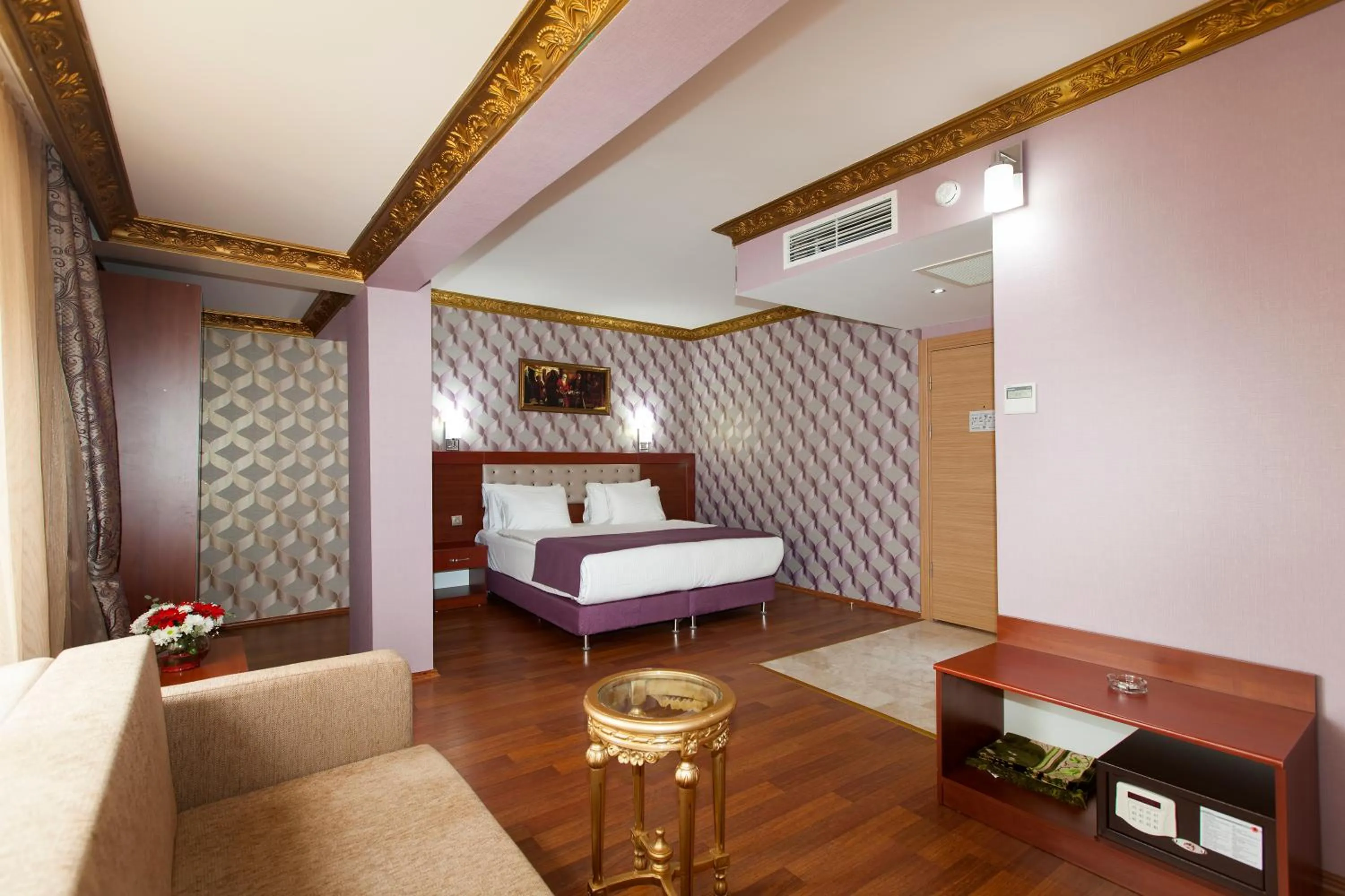 Photo of the whole room, Bed in Alrazi Hotel