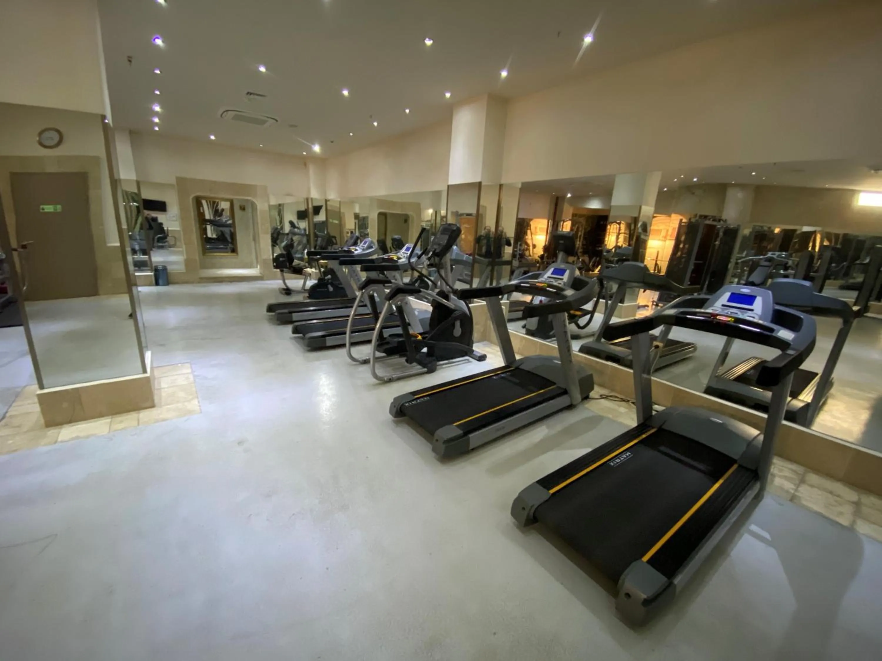 Fitness centre/facilities in Alrazi Hotel