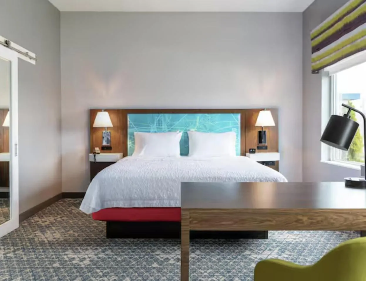 Bed in Hampton Inn By Hilton Dexter