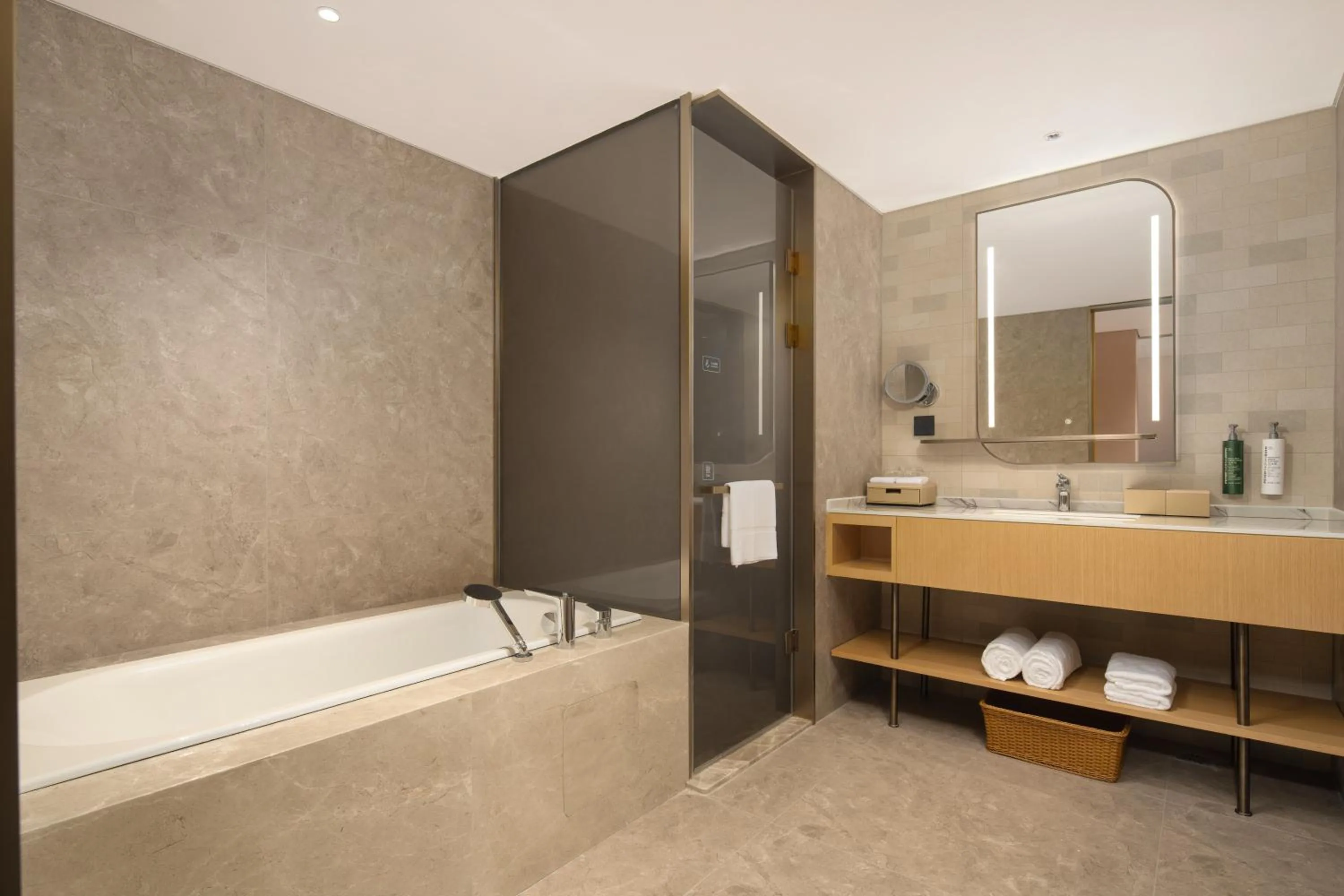 Bath in Hilton Garden Inn Shaoxing Lu Xun Native Place