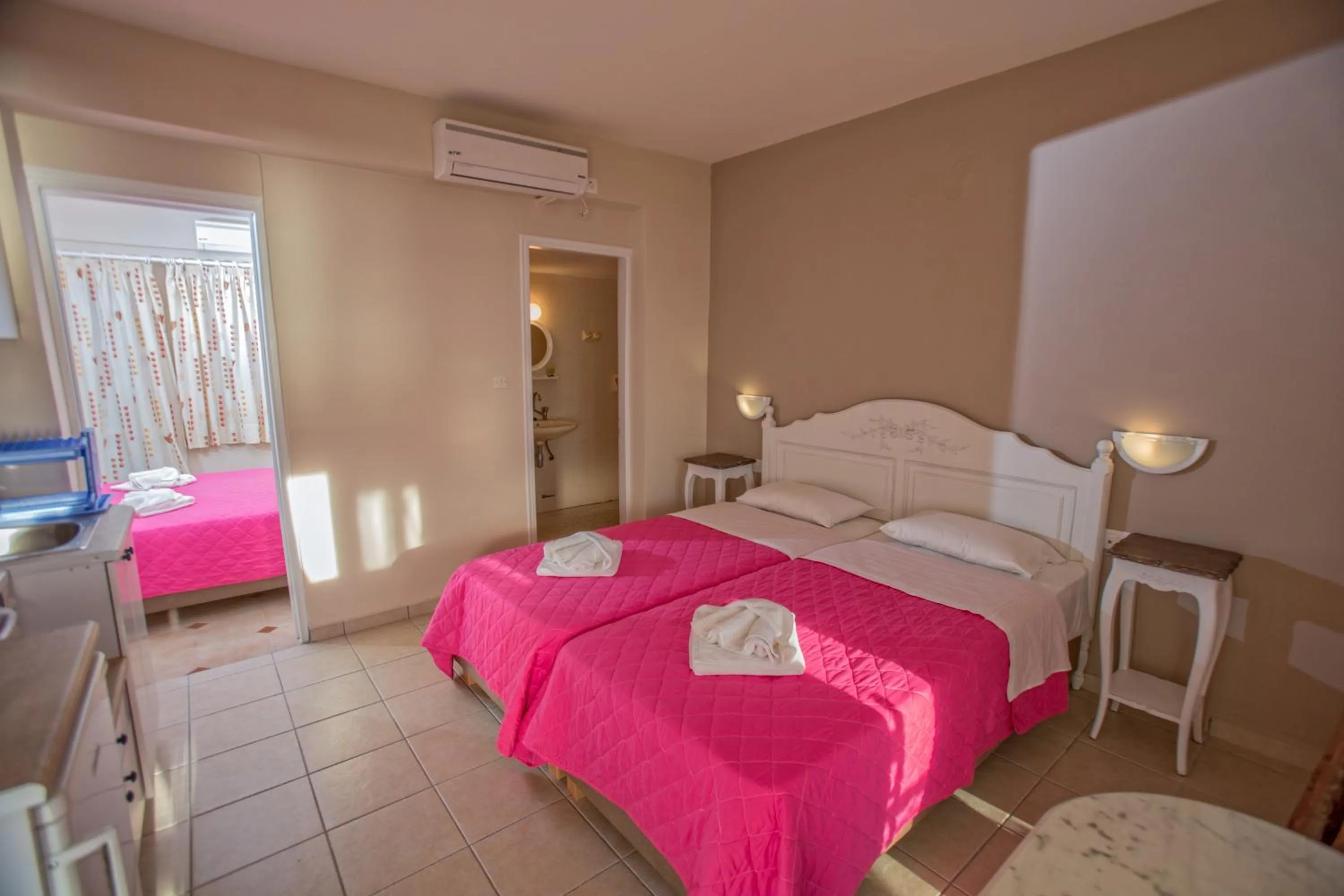 Coffee/tea facilities, Bed in Sunshine Resort