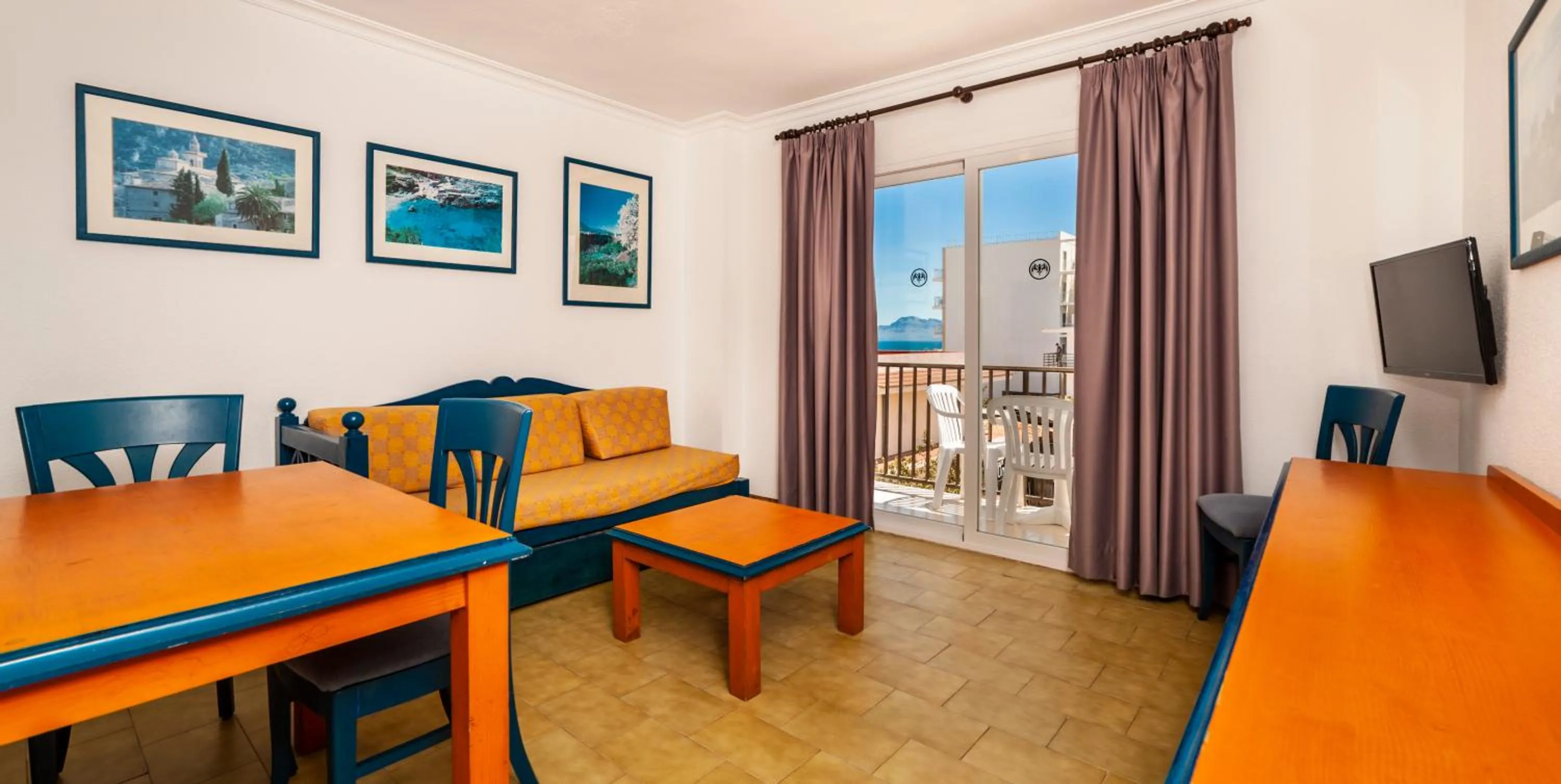 Living room in Apartamentos Charlys Can Picafort