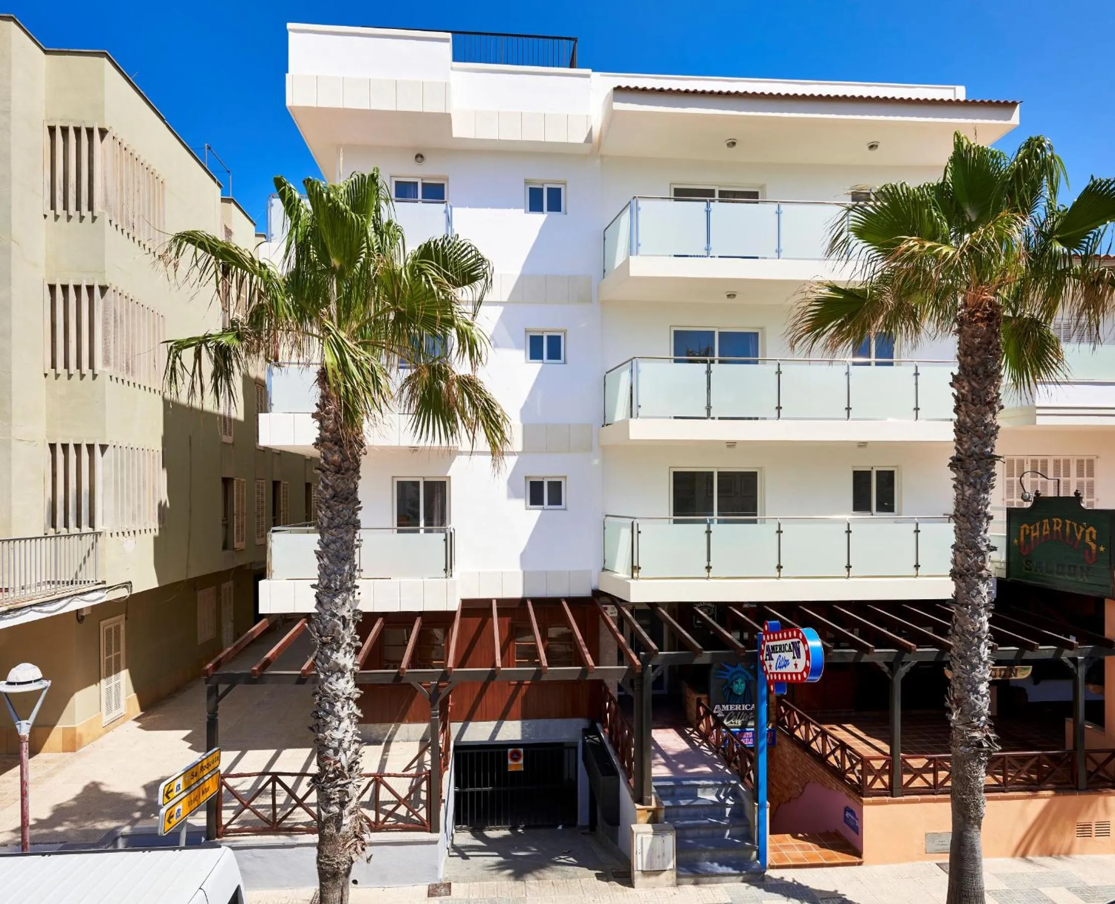 Property building in Apartamentos Charlys Can Picafort