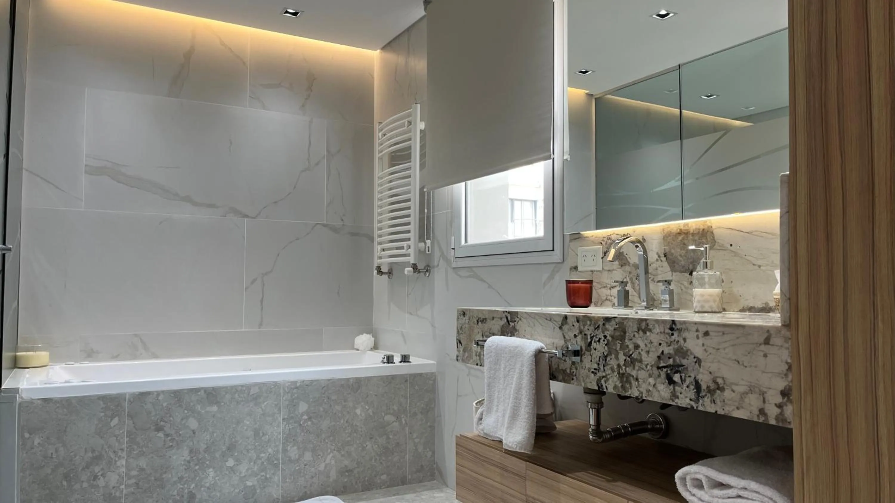 Bathroom in Empire Hotel Buenos Aires by HS