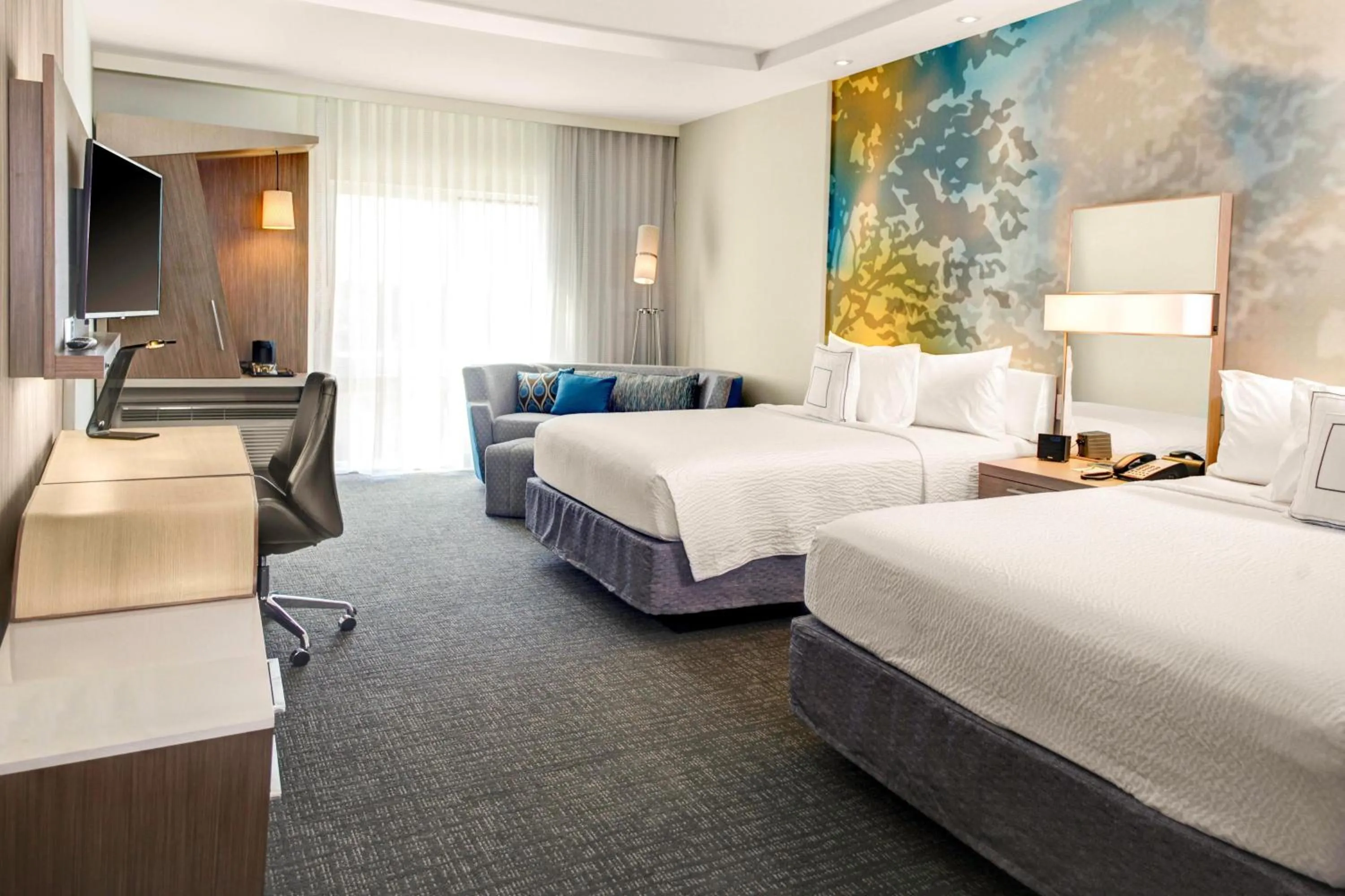 Photo of the whole room, Bed in Courtyard by Marriott New Orleans Westbank/Gretna