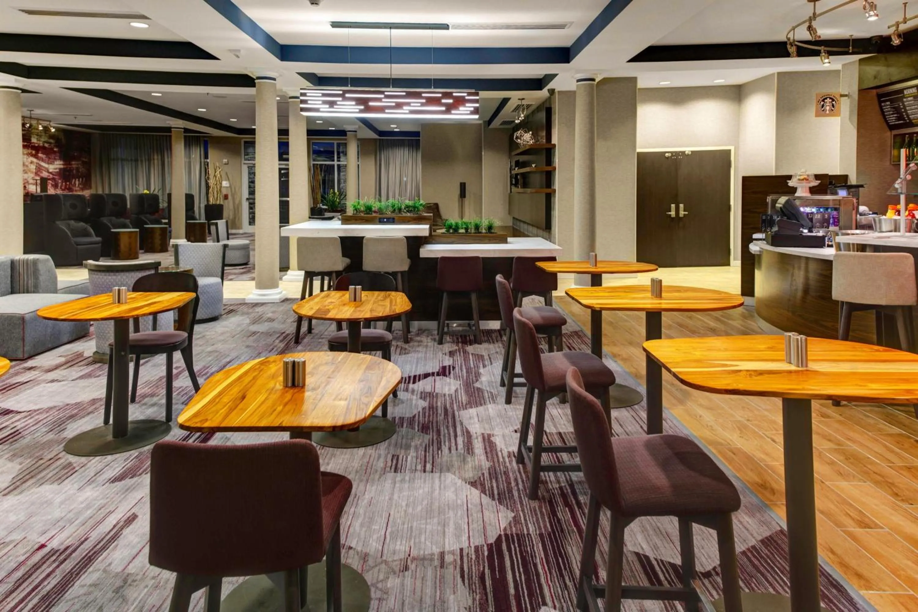 Restaurant/places to eat in Courtyard by Marriott New Orleans Westbank/Gretna