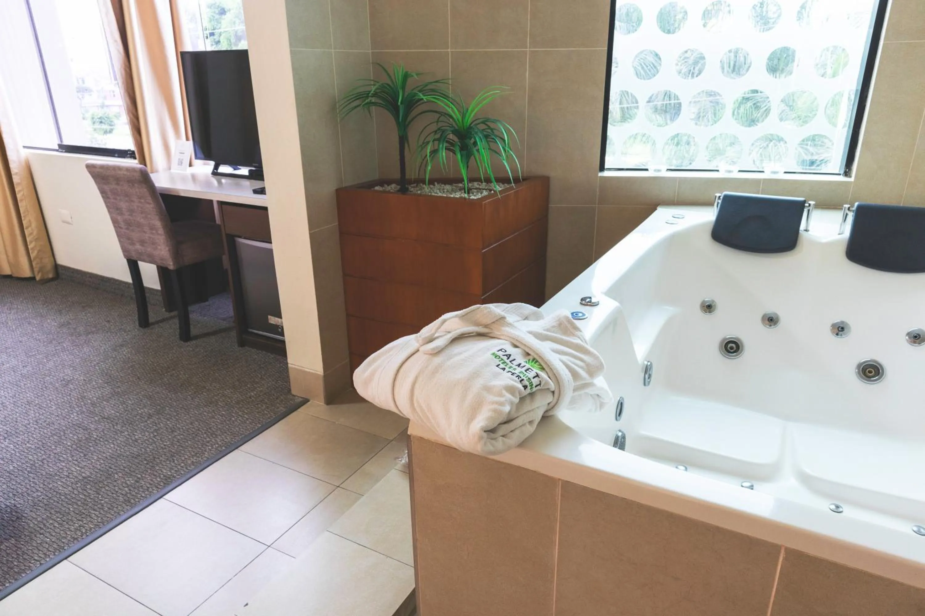 Bath in Palmetto Hotel Business La Perla