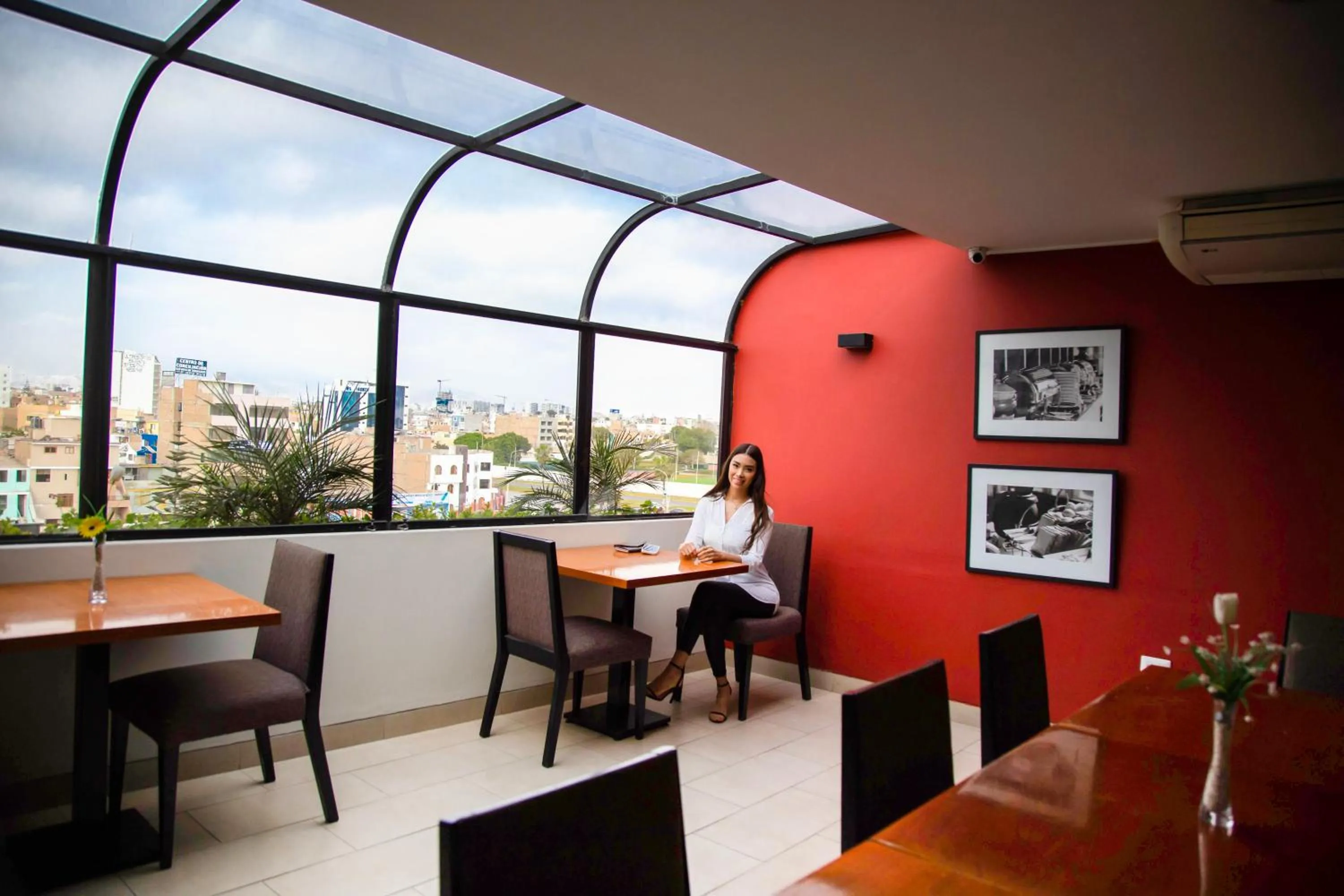 Restaurant/places to eat in Palmetto Hotel Business La Perla