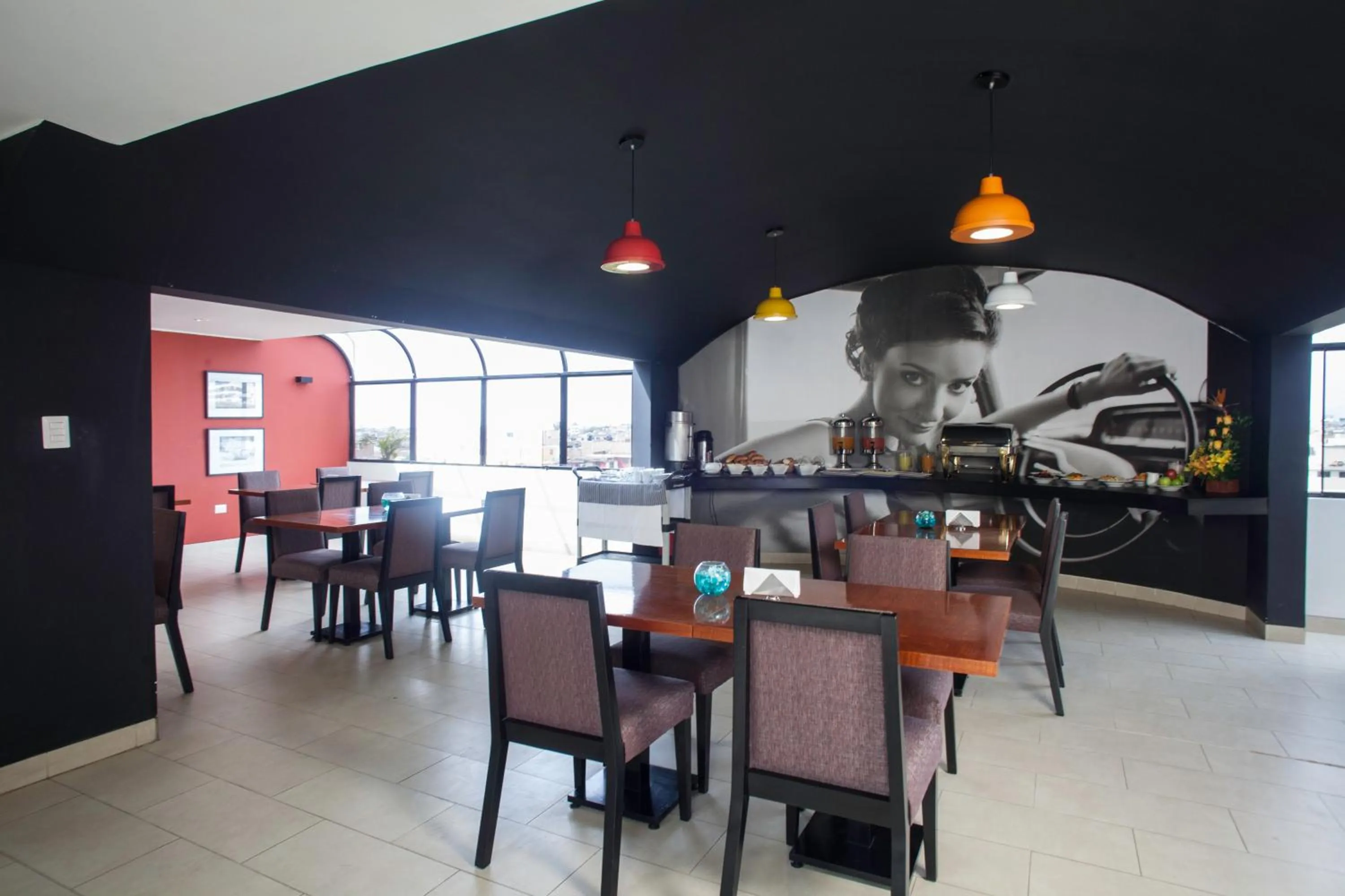 Restaurant/places to eat in Palmetto Hotel Business La Perla