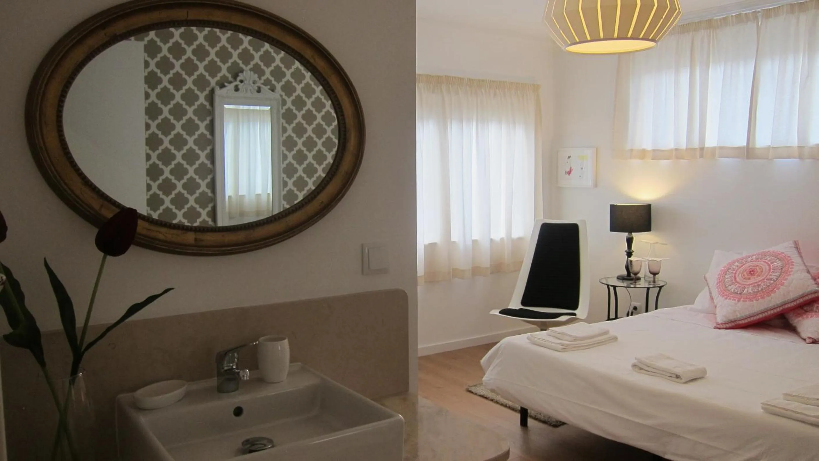 Toilet, Bed in Casa das Hortênsias - Charming Guest House