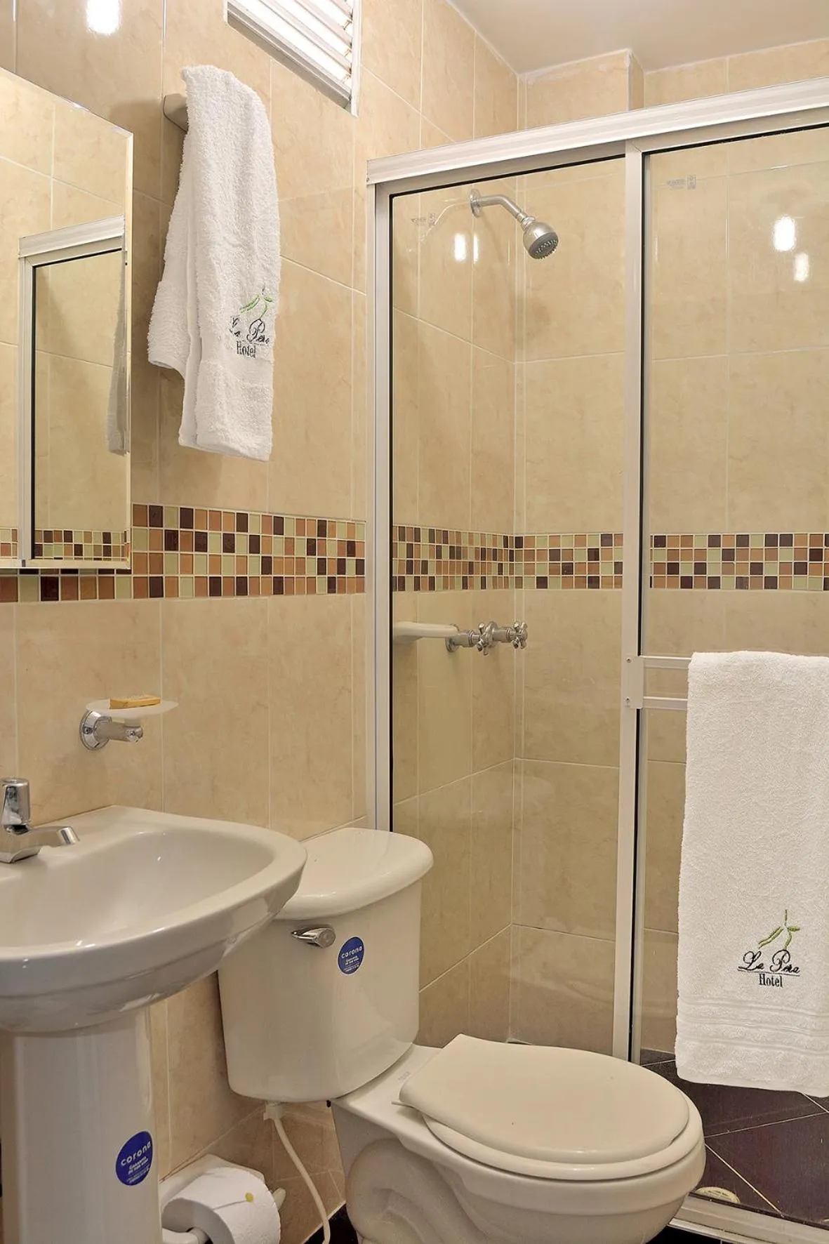 Bathroom in La Pera Hotel