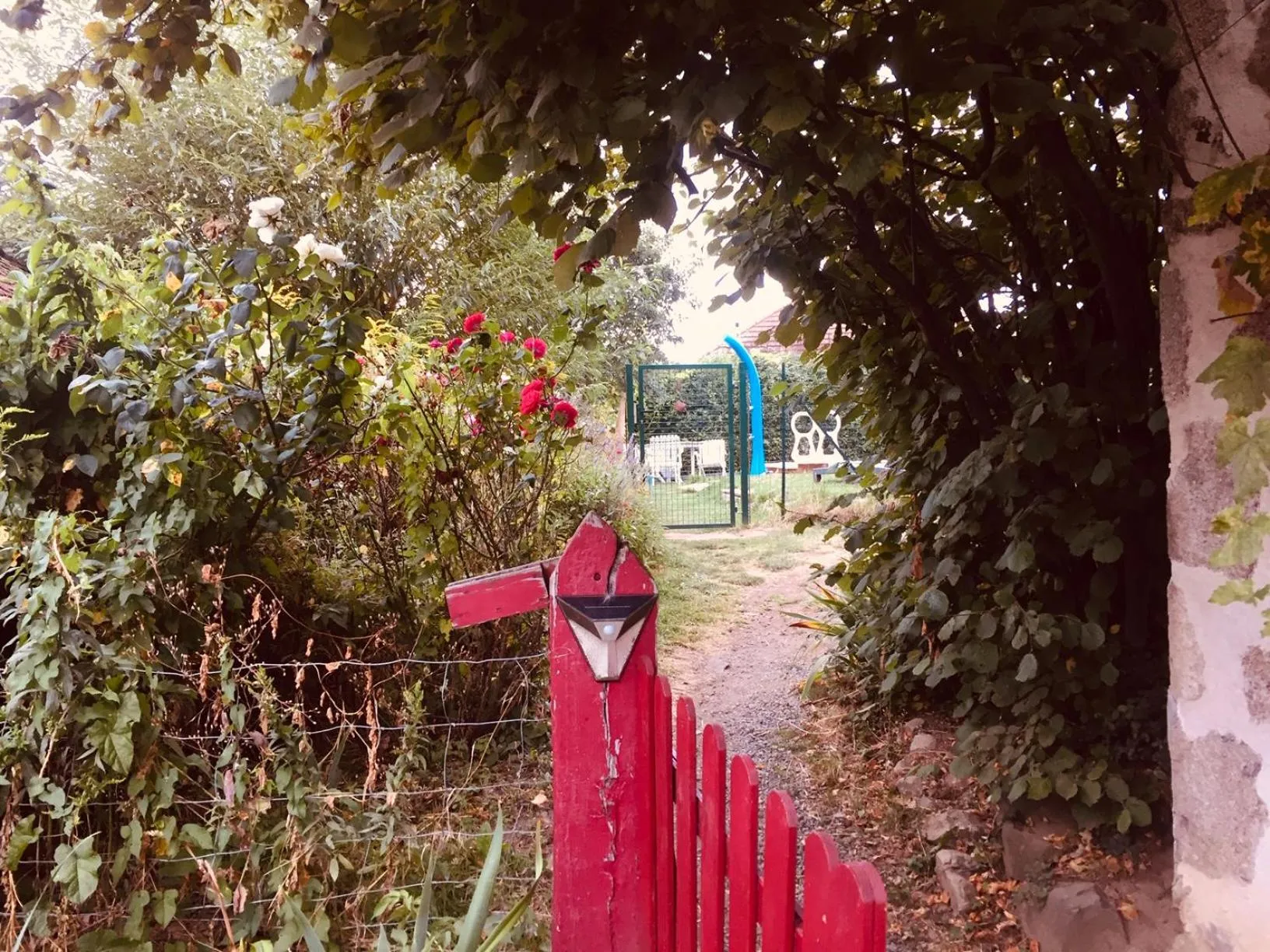 children in Les Maitres Sonneurs