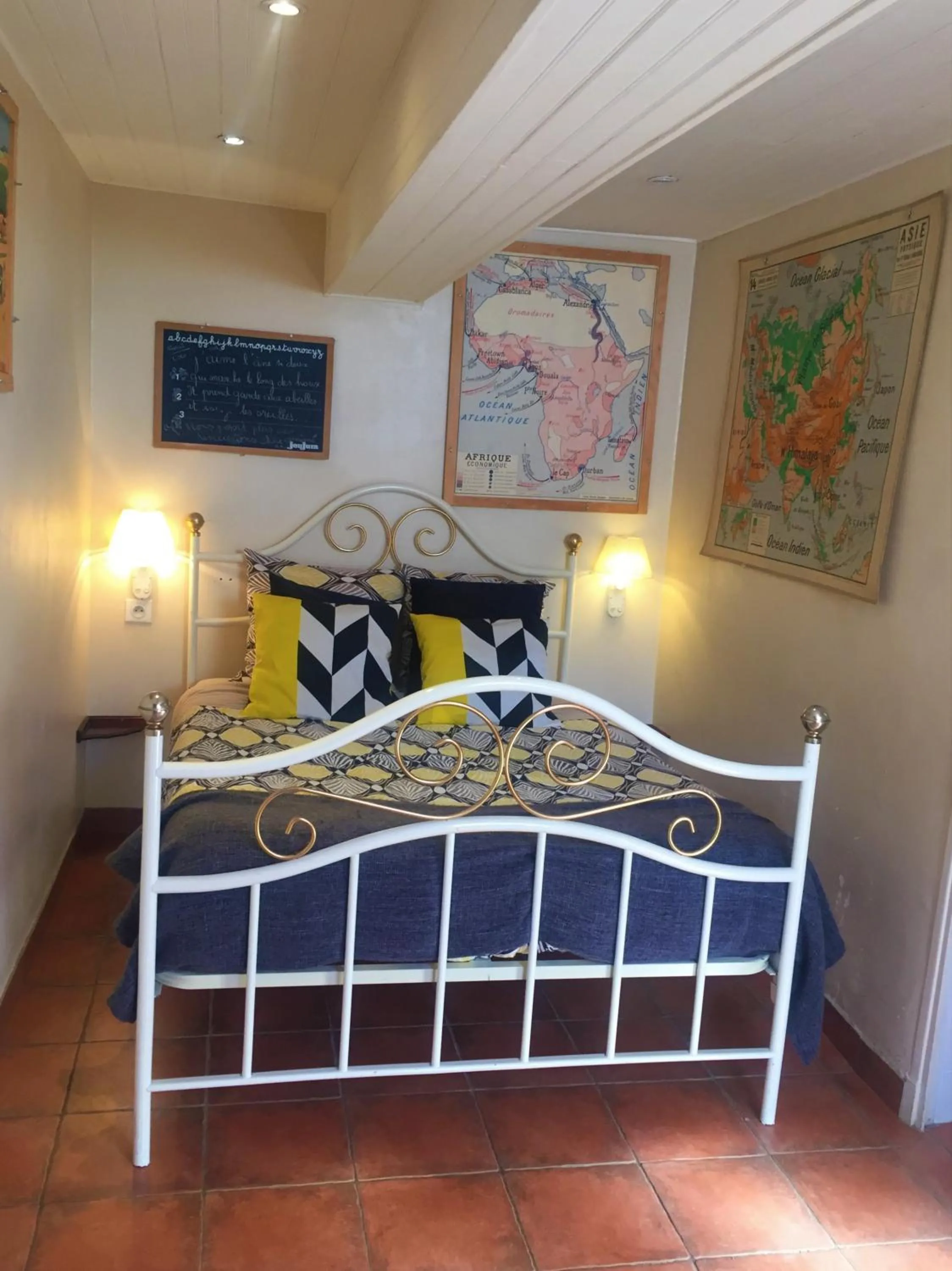 Photo of the whole room in Les Maitres Sonneurs