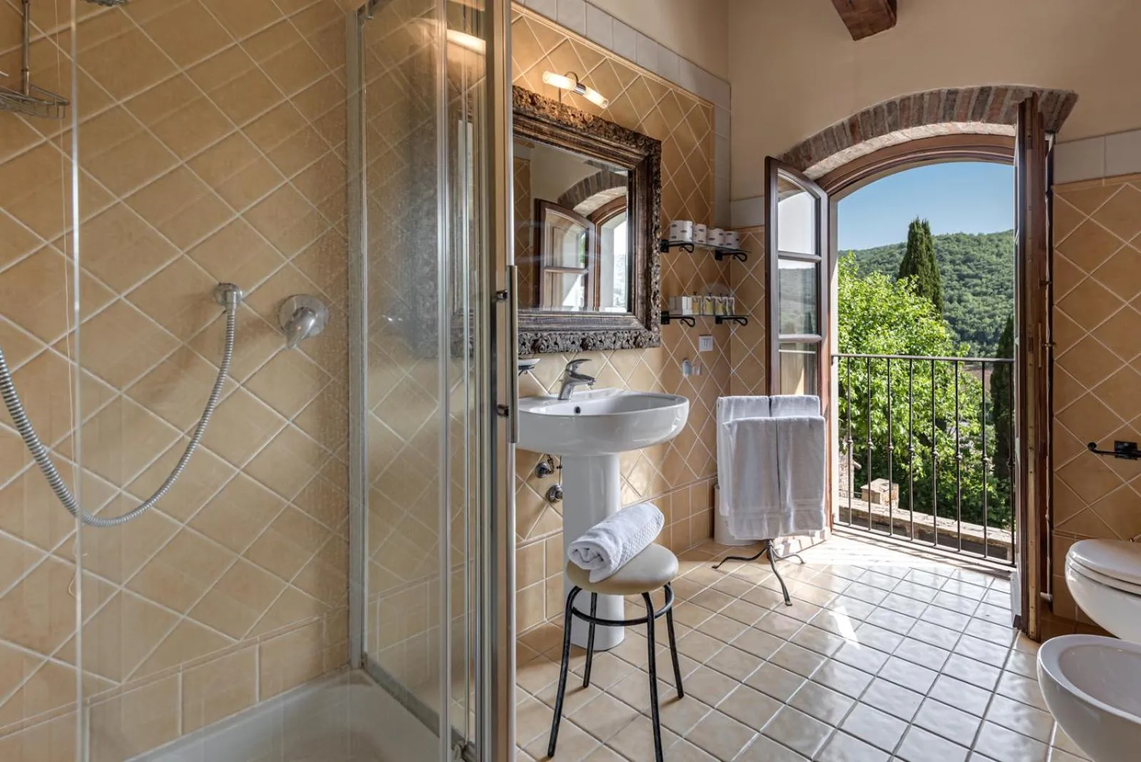 Bathroom in Villa Campomaggio Resort & SPA