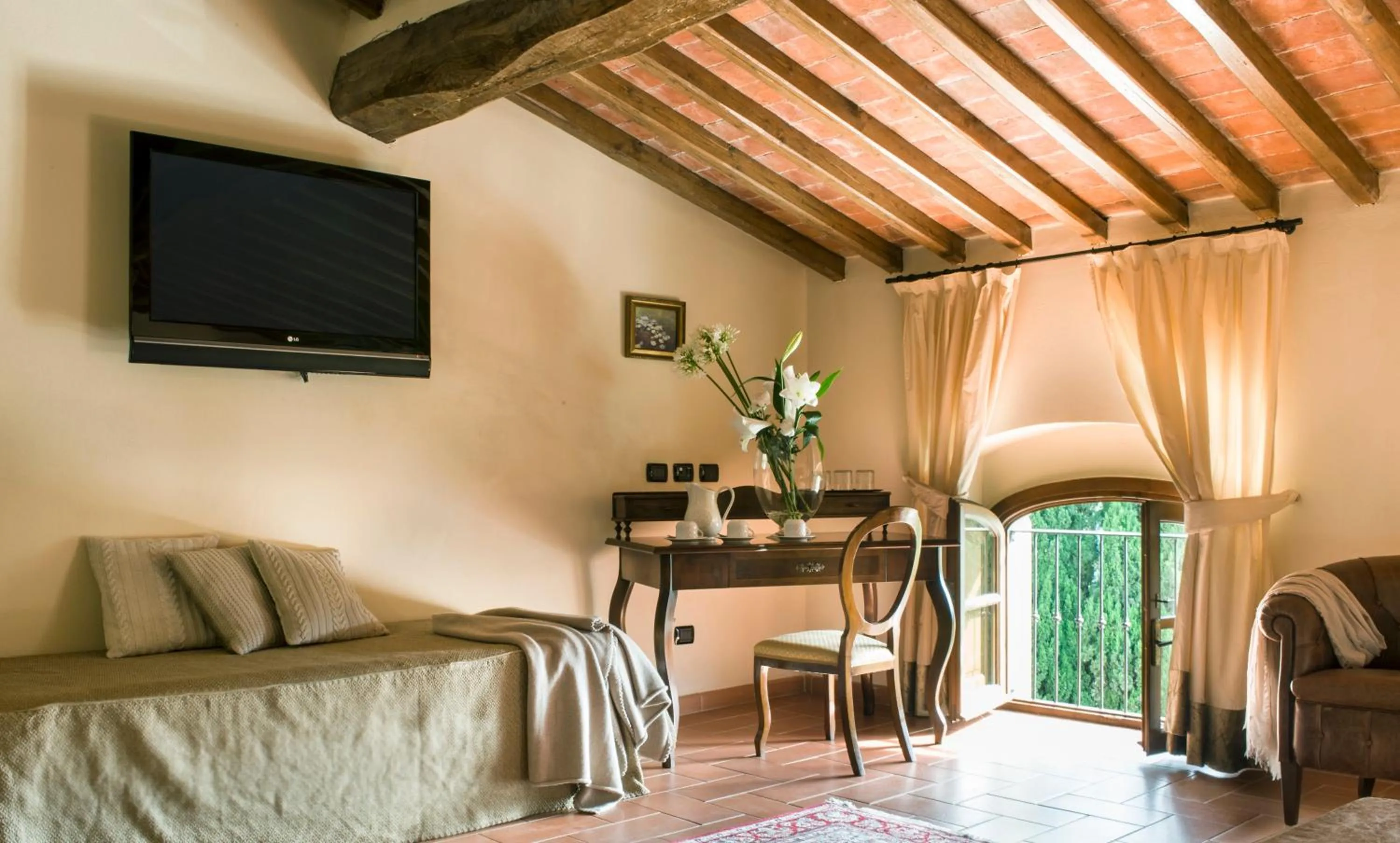 TV and multimedia in Villa Campomaggio Resort & SPA