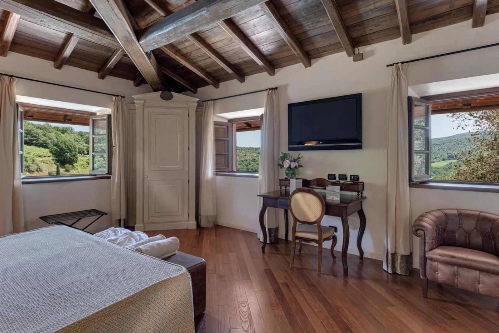 Bedroom in Villa Campomaggio Resort & SPA