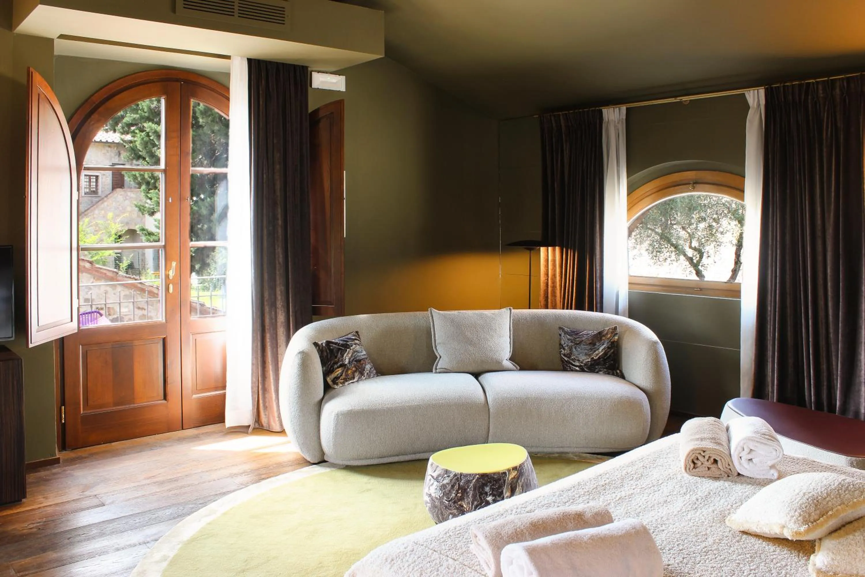 Bedroom, Bed in Villa Campomaggio Resort & SPA