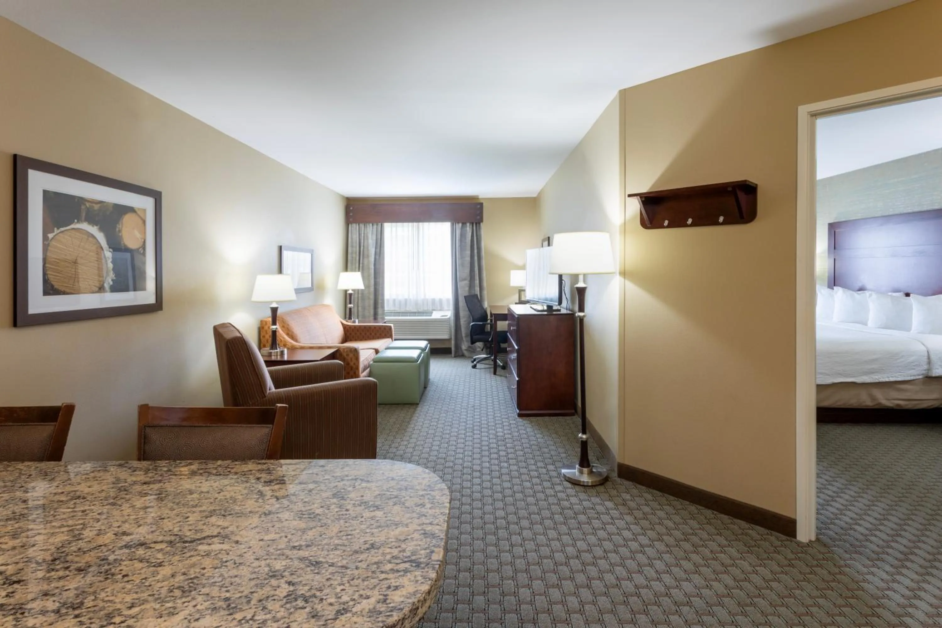 TV and multimedia, Bed in GrandStay Hotel & Suites - Morris
