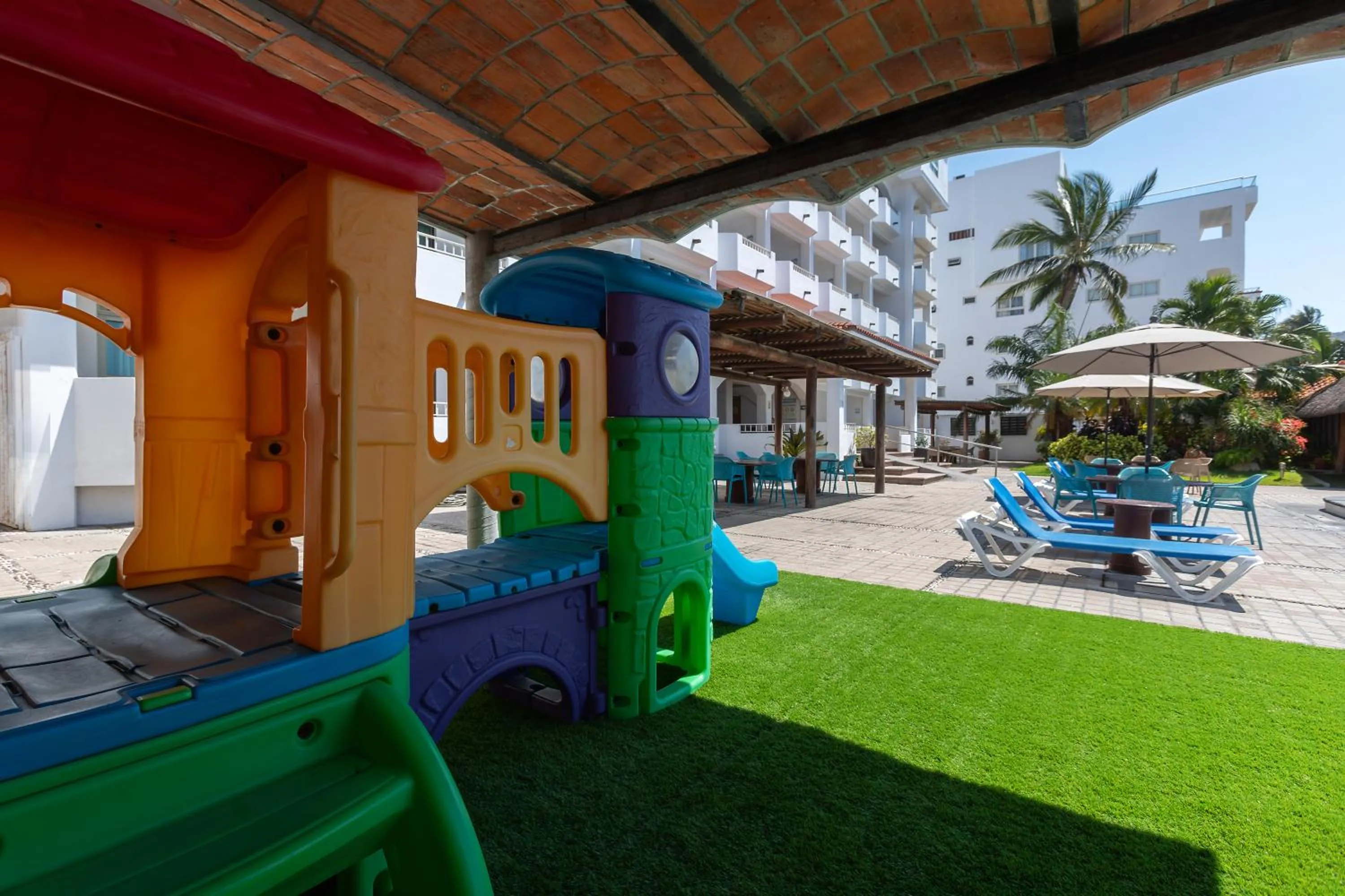 Patio in Torreblanca Beach Hotel and Suites Guayabitos - Desayuno y Comida Incluido