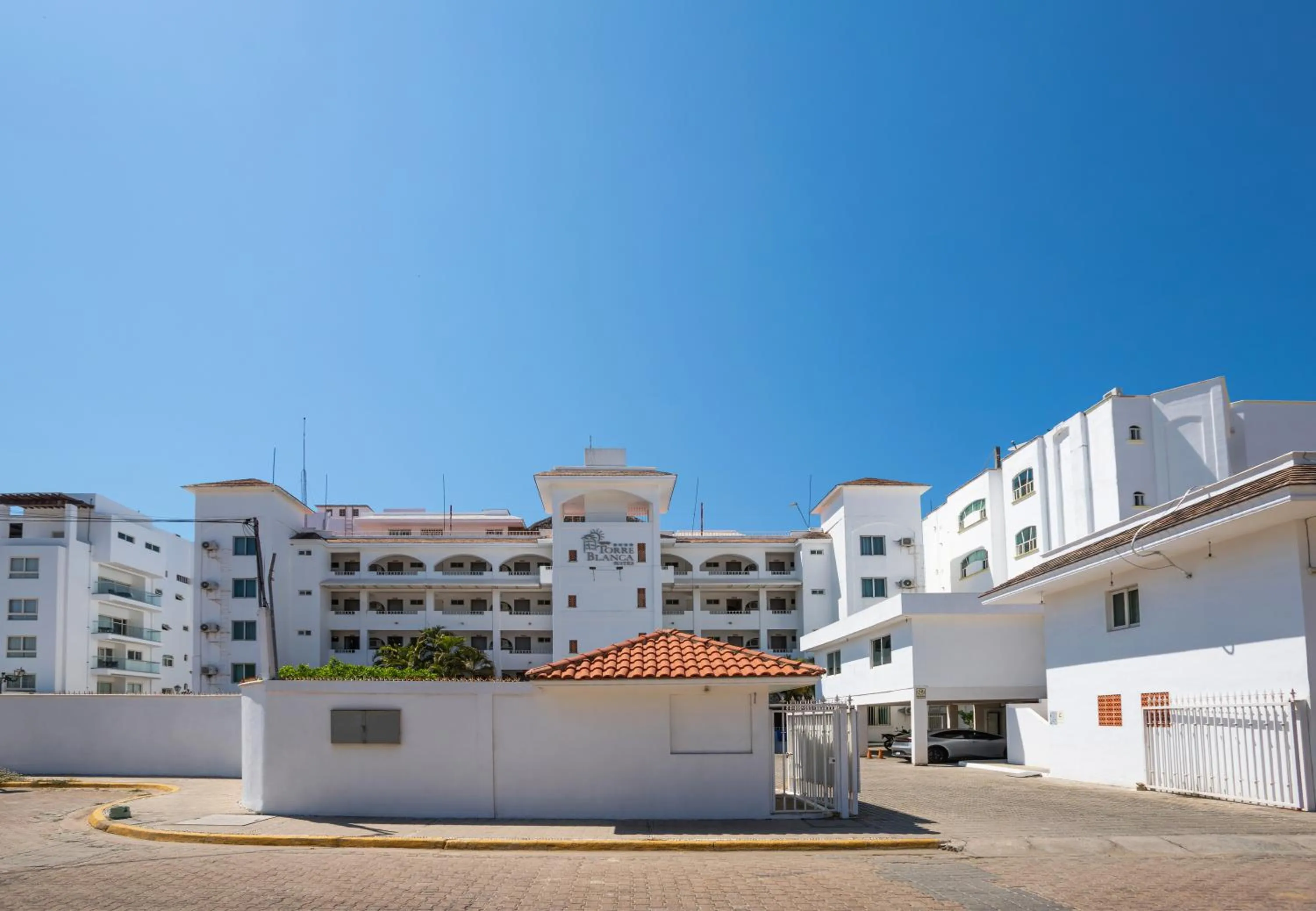 Property building in Torreblanca Beach Hotel and Suites Guayabitos - Desayuno y Comida Incluido