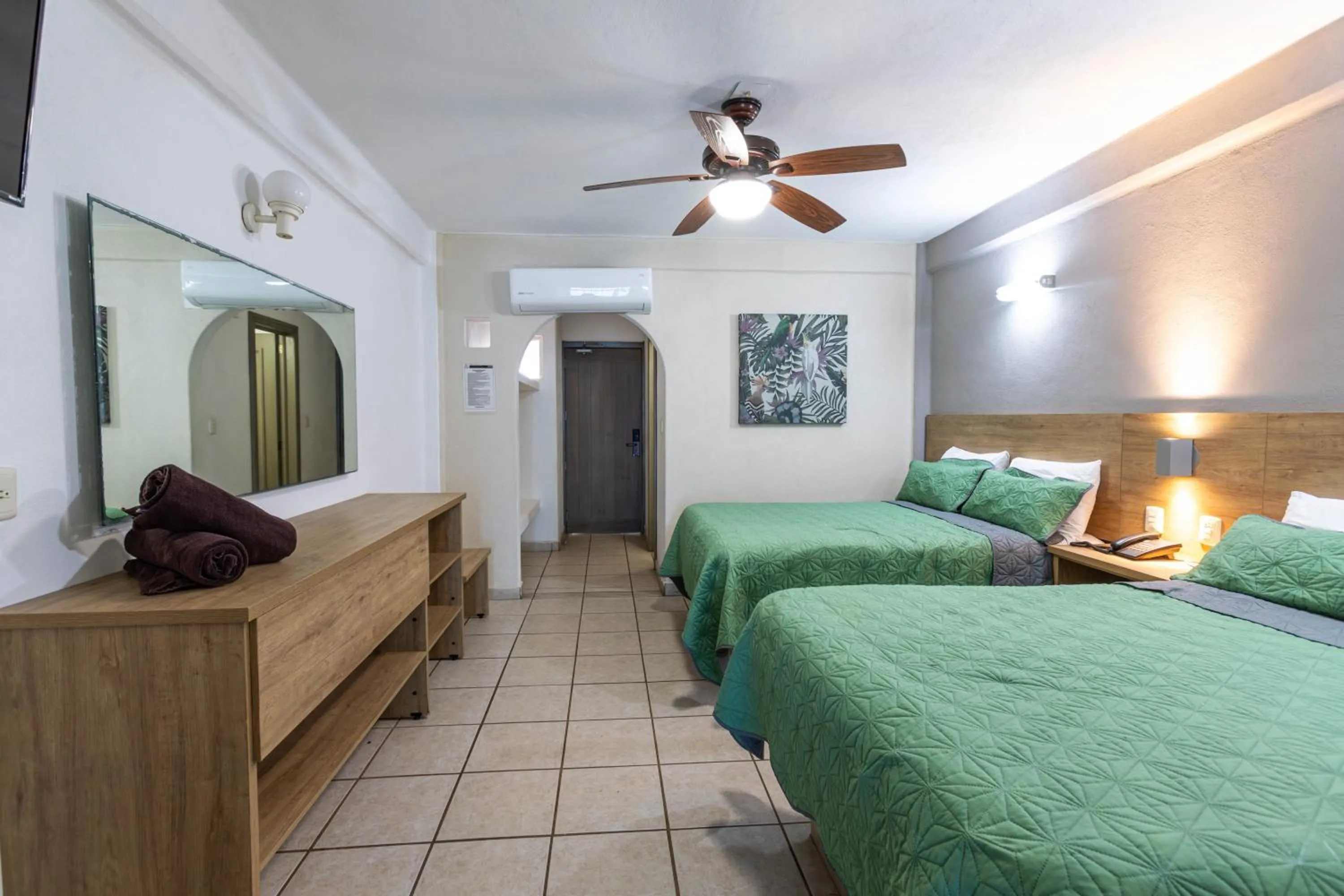 Bed in Torreblanca Beach Hotel and Suites Guayabitos - Desayuno y Comida Incluido