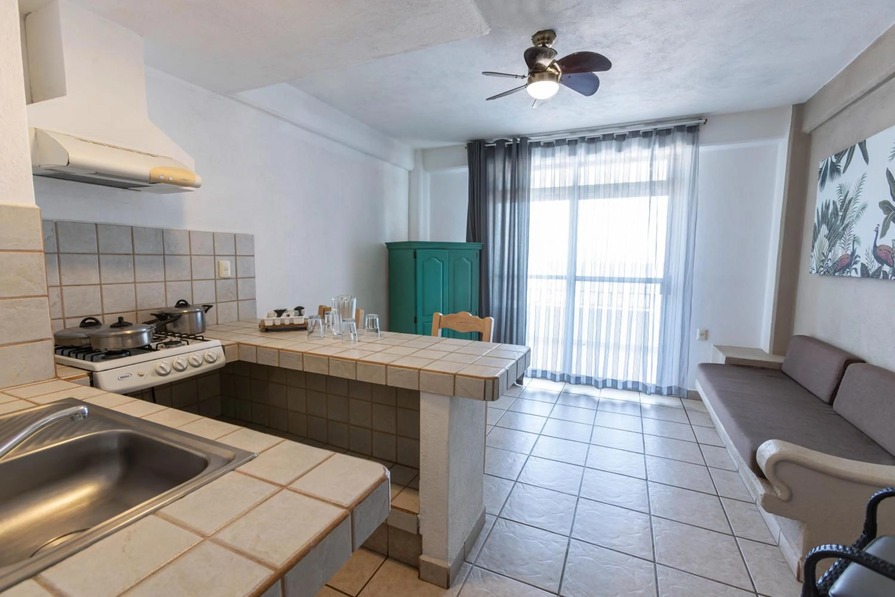 Kitchen or kitchenette in Torreblanca Beach Hotel and Suites Guayabitos - Desayuno y Comida Incluido