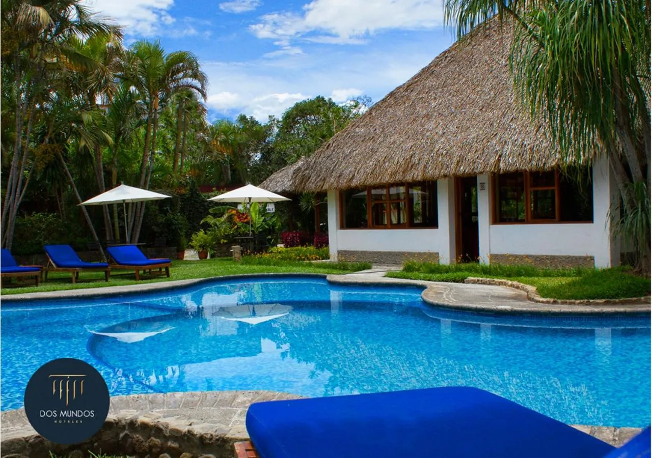 Swimming pool in Hotel Dos Mundos Panajachel