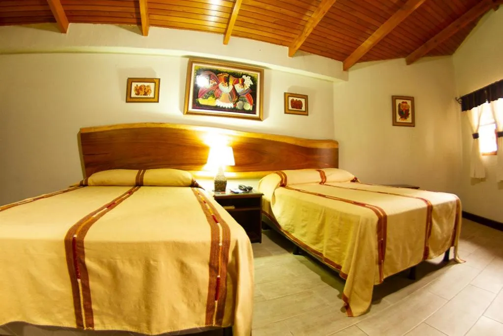 Bed in Hotel Dos Mundos Panajachel