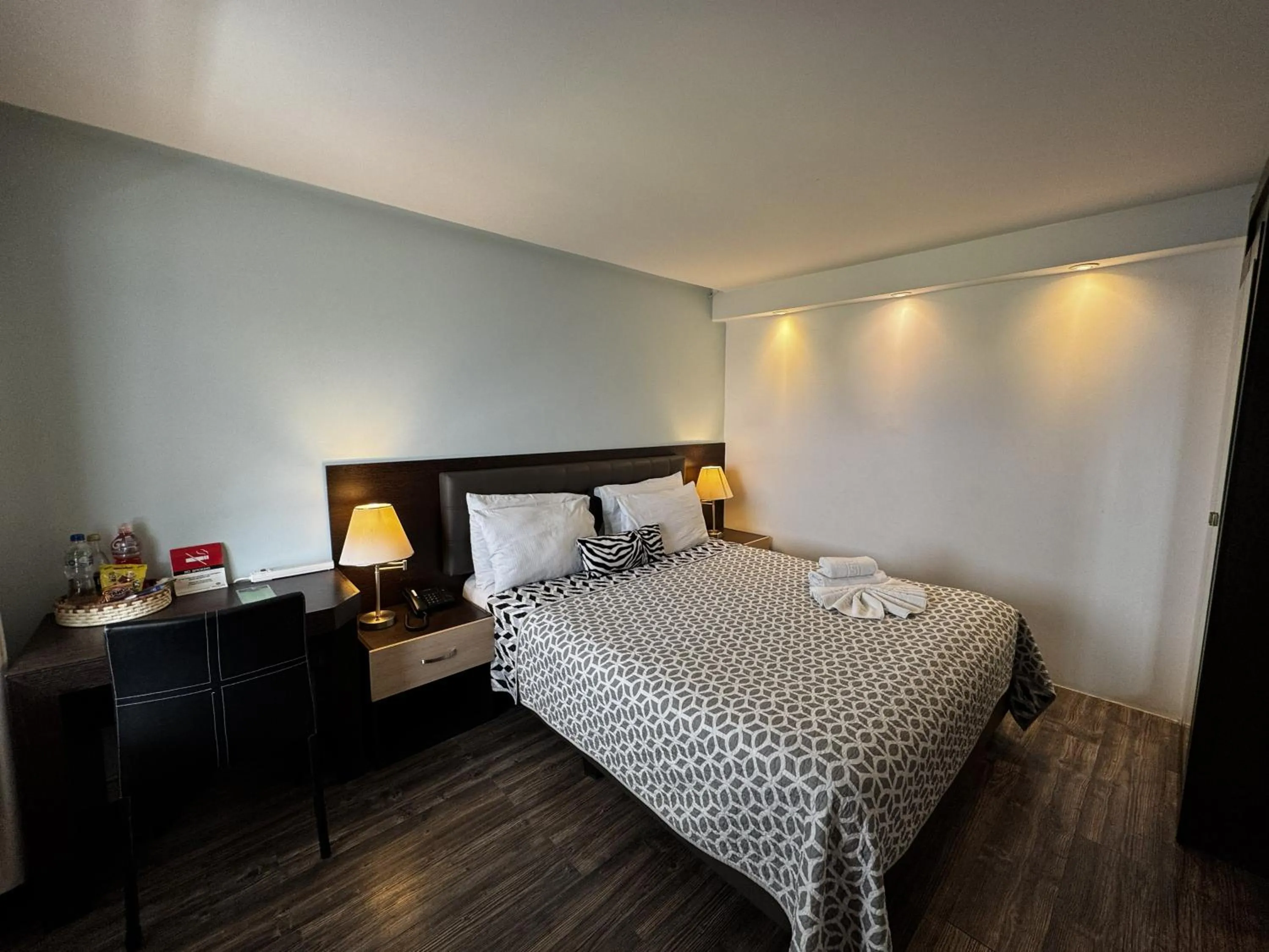 Photo of the whole room, Bed in Hotel Shalom