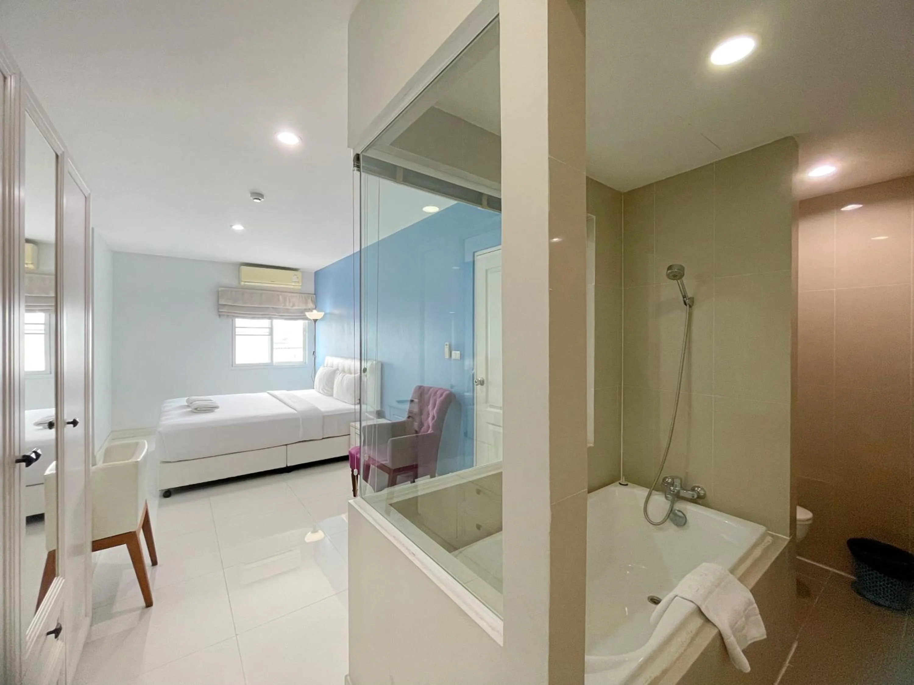Bathroom, Bed in Baan Pattaya by Sabai