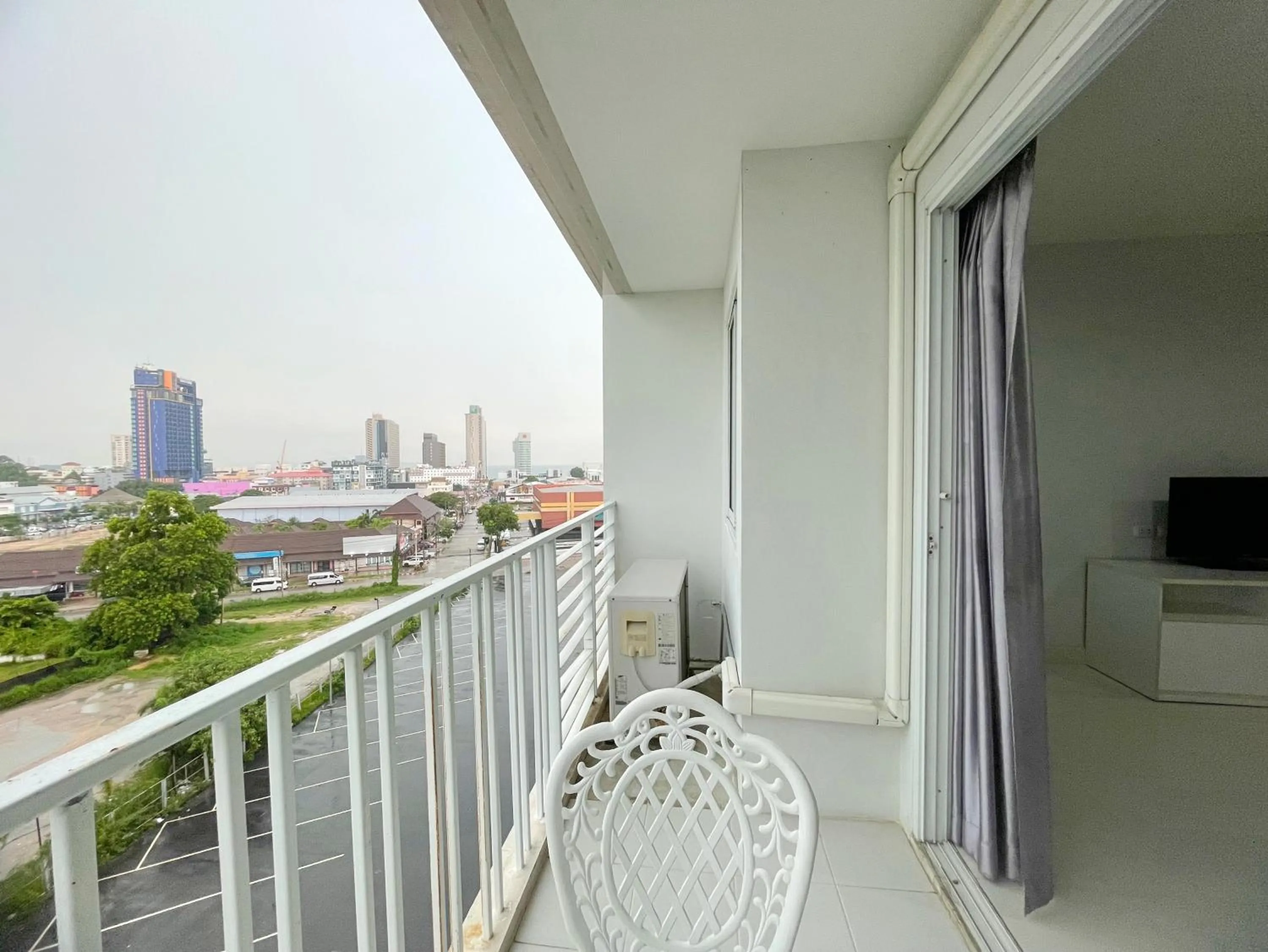 Balcony/Terrace in Baan Pattaya by Sabai