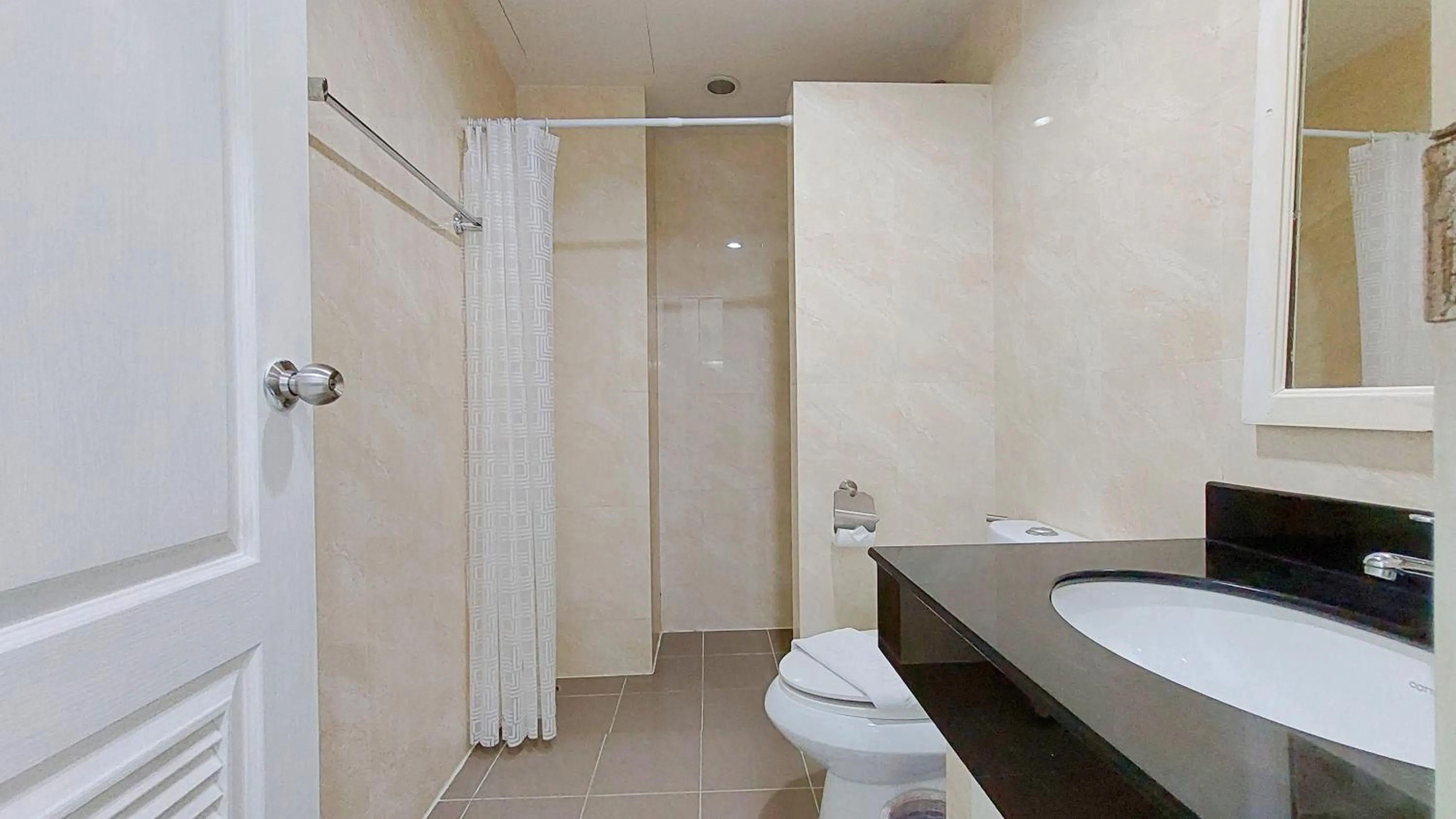 Shower in Baan Pattaya by Sabai