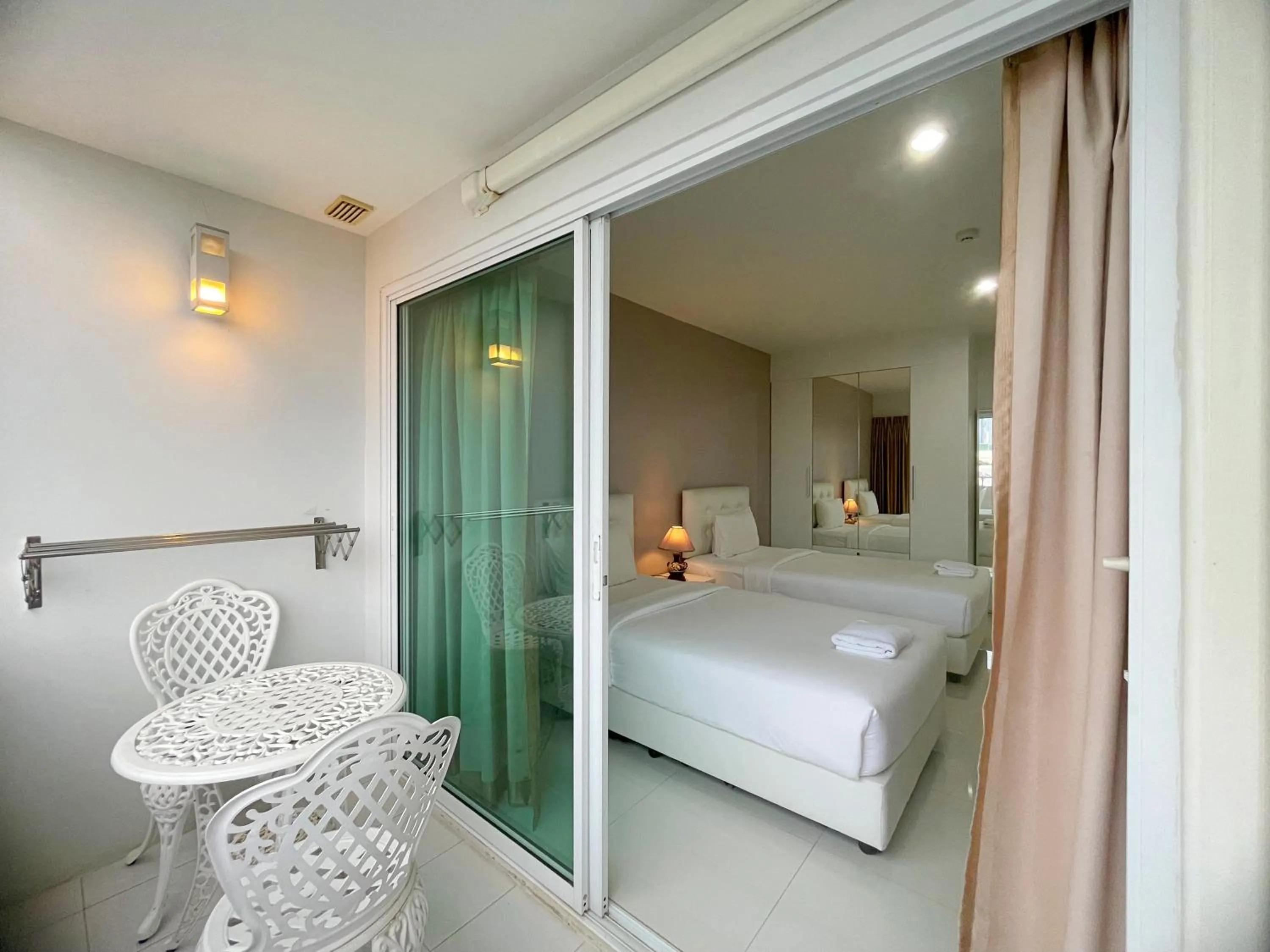 Balcony/Terrace, Bed in Baan Pattaya by Sabai