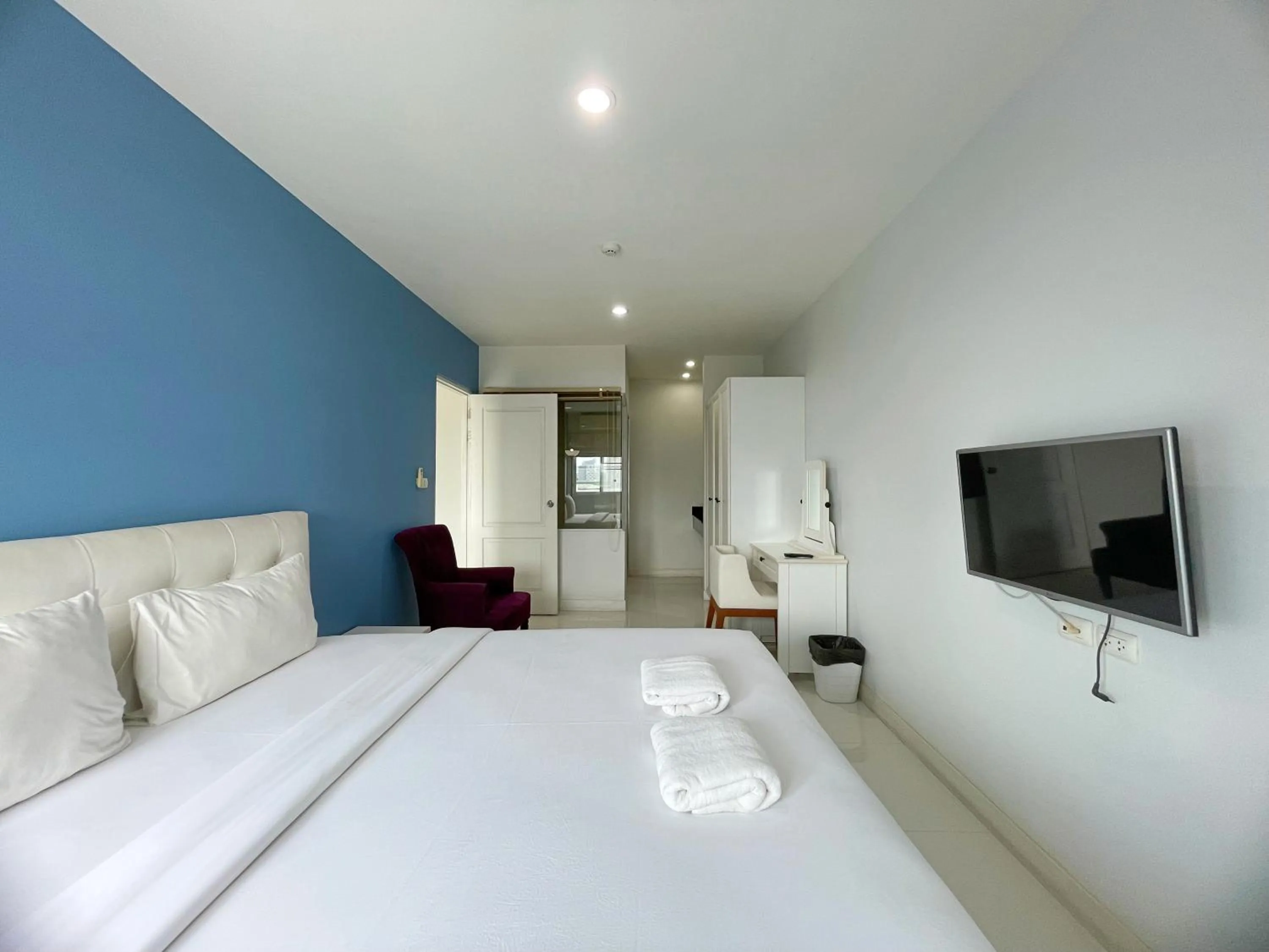 Bed in Baan Pattaya by Sabai