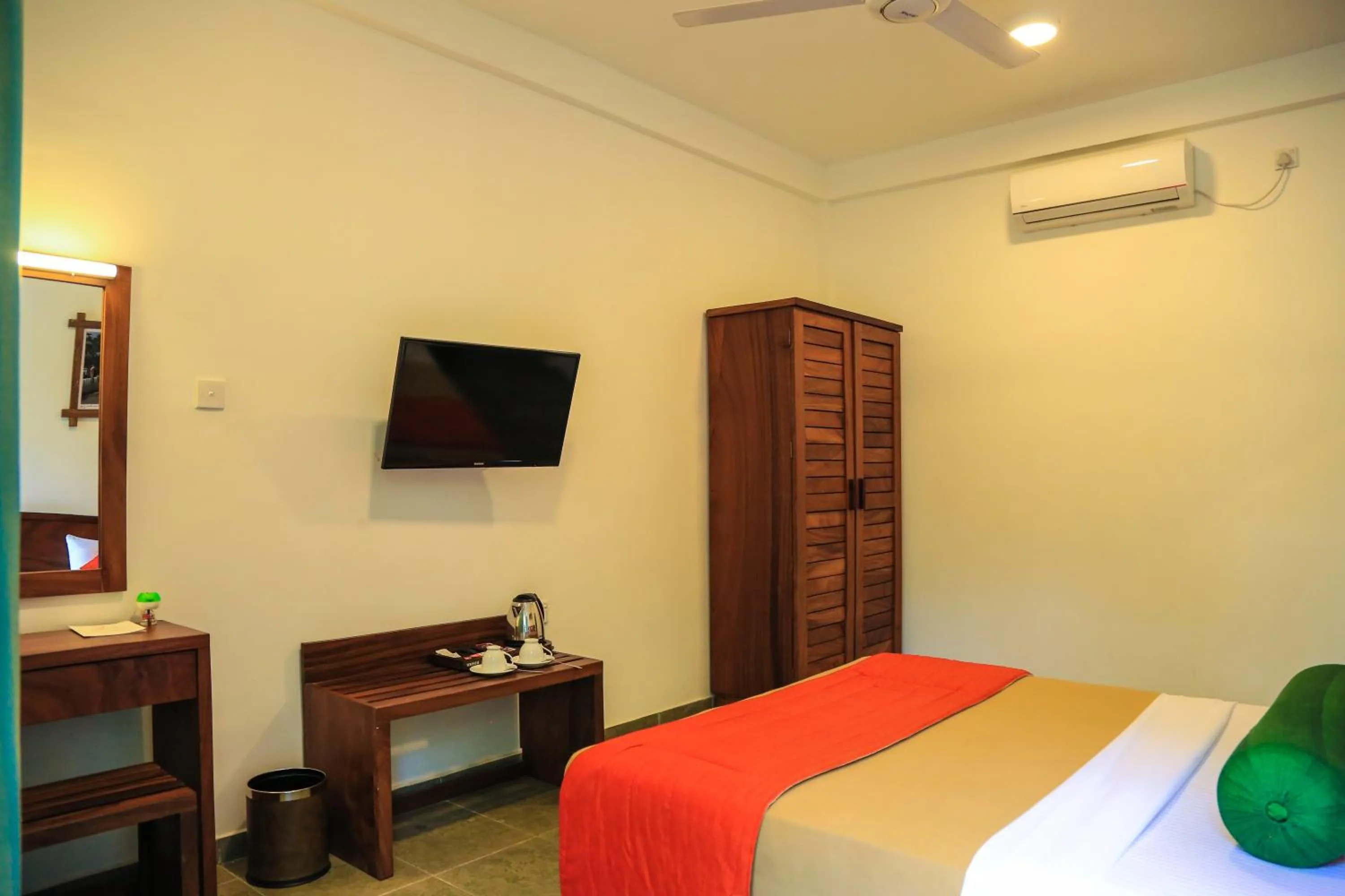 Bedroom, Bed in Fresco Water Villa