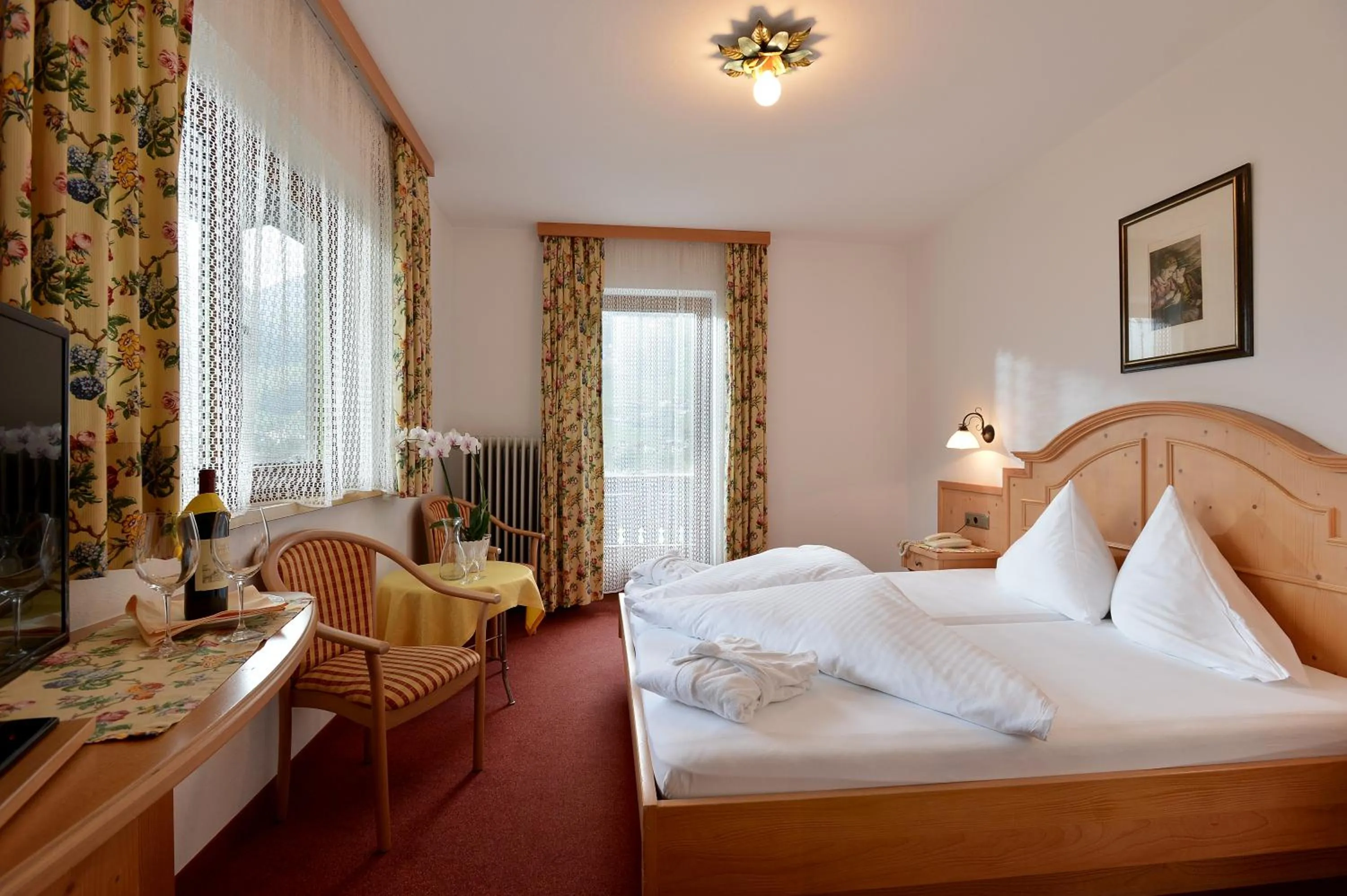 Photo of the whole room, Bed in Hotel Schwarzer Adler