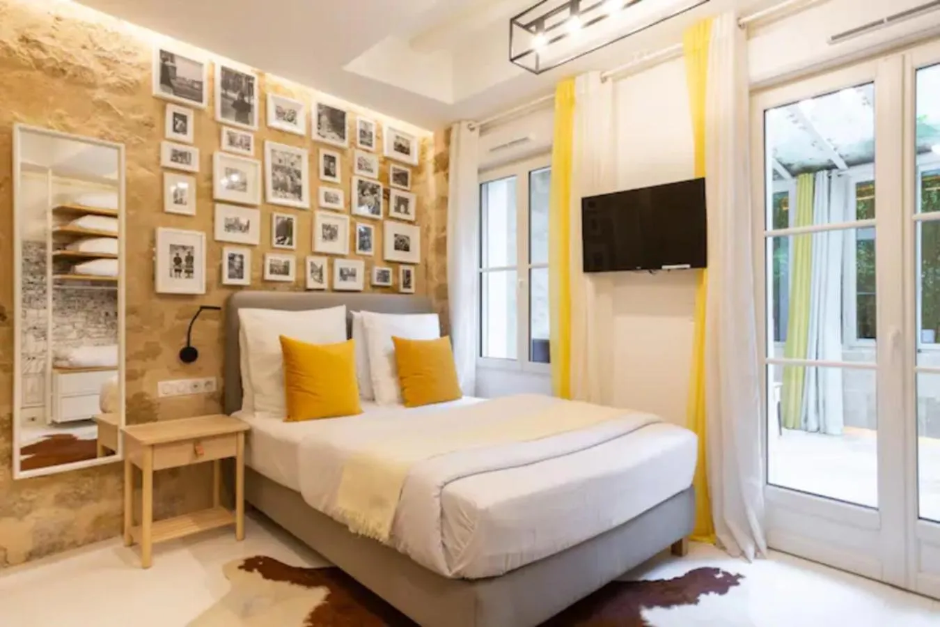 Bedroom, Bed in Les Patios du Marais 2