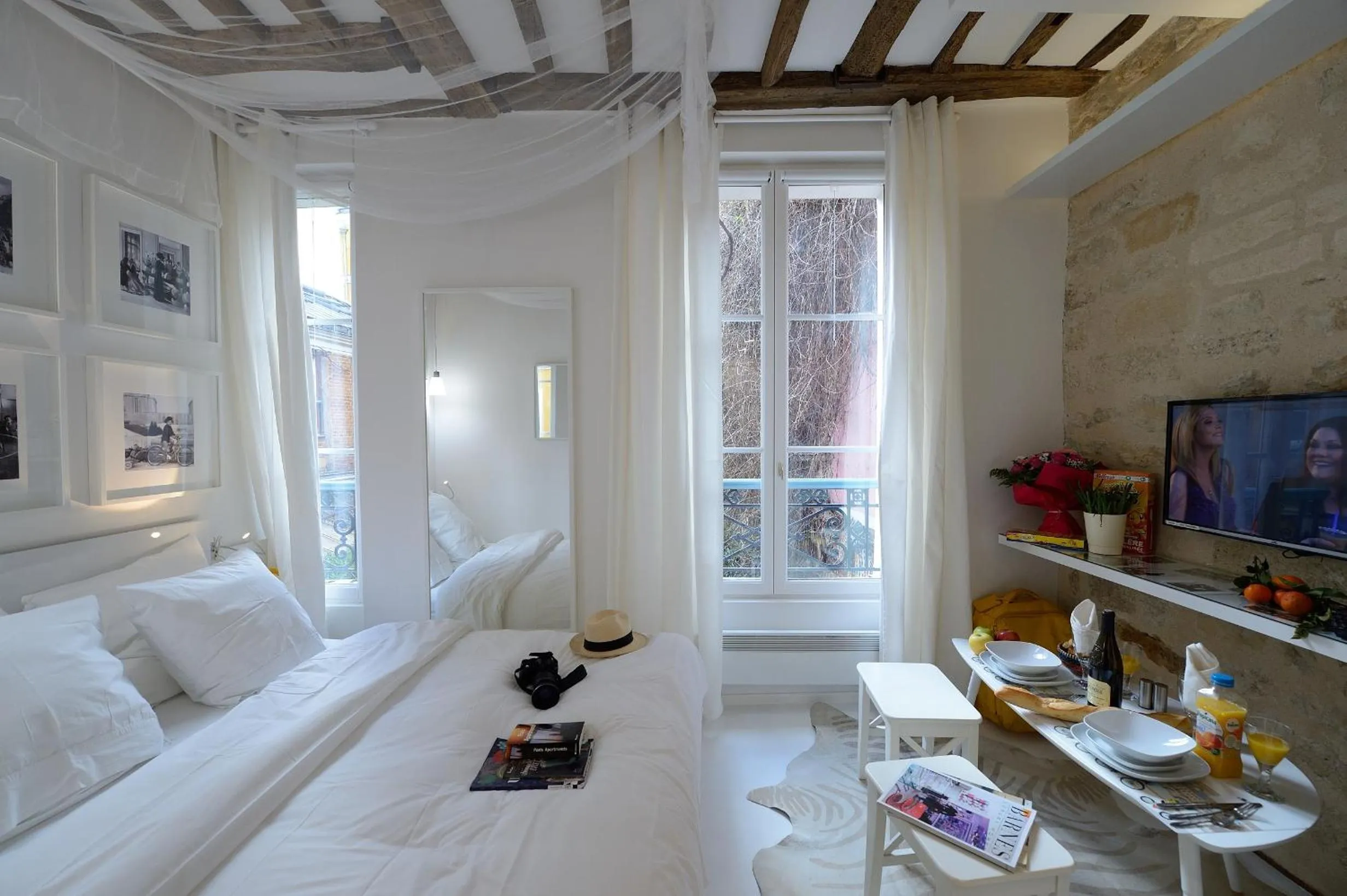 Bed in Les Patios du Marais 2