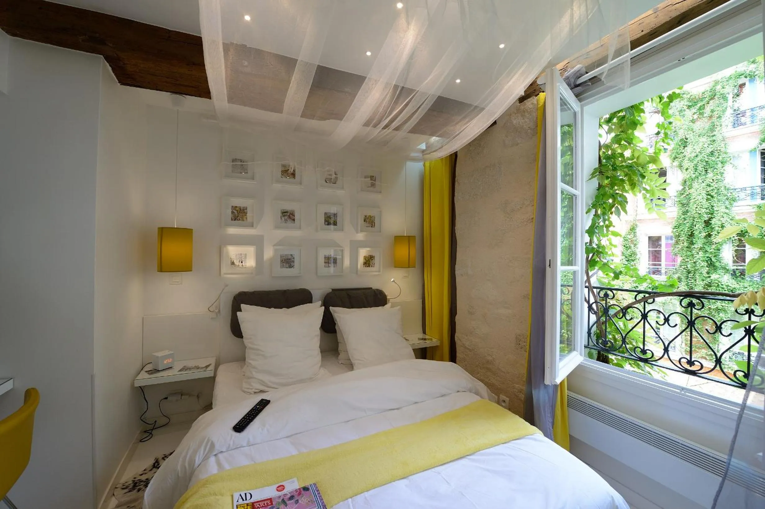 Bedroom, Bed in Les Patios du Marais 2