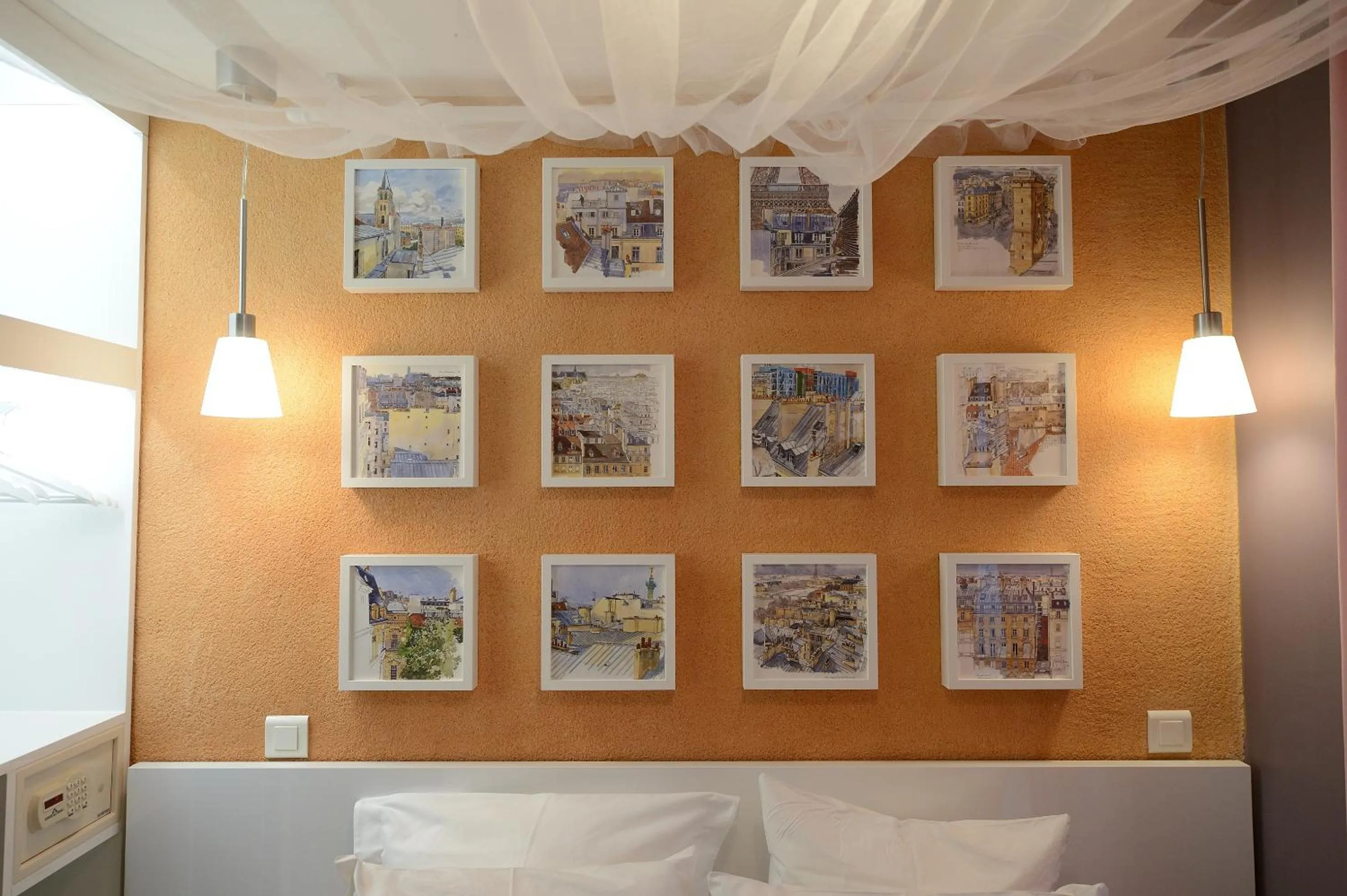 Decorative detail, Bed in Les Patios du Marais 2