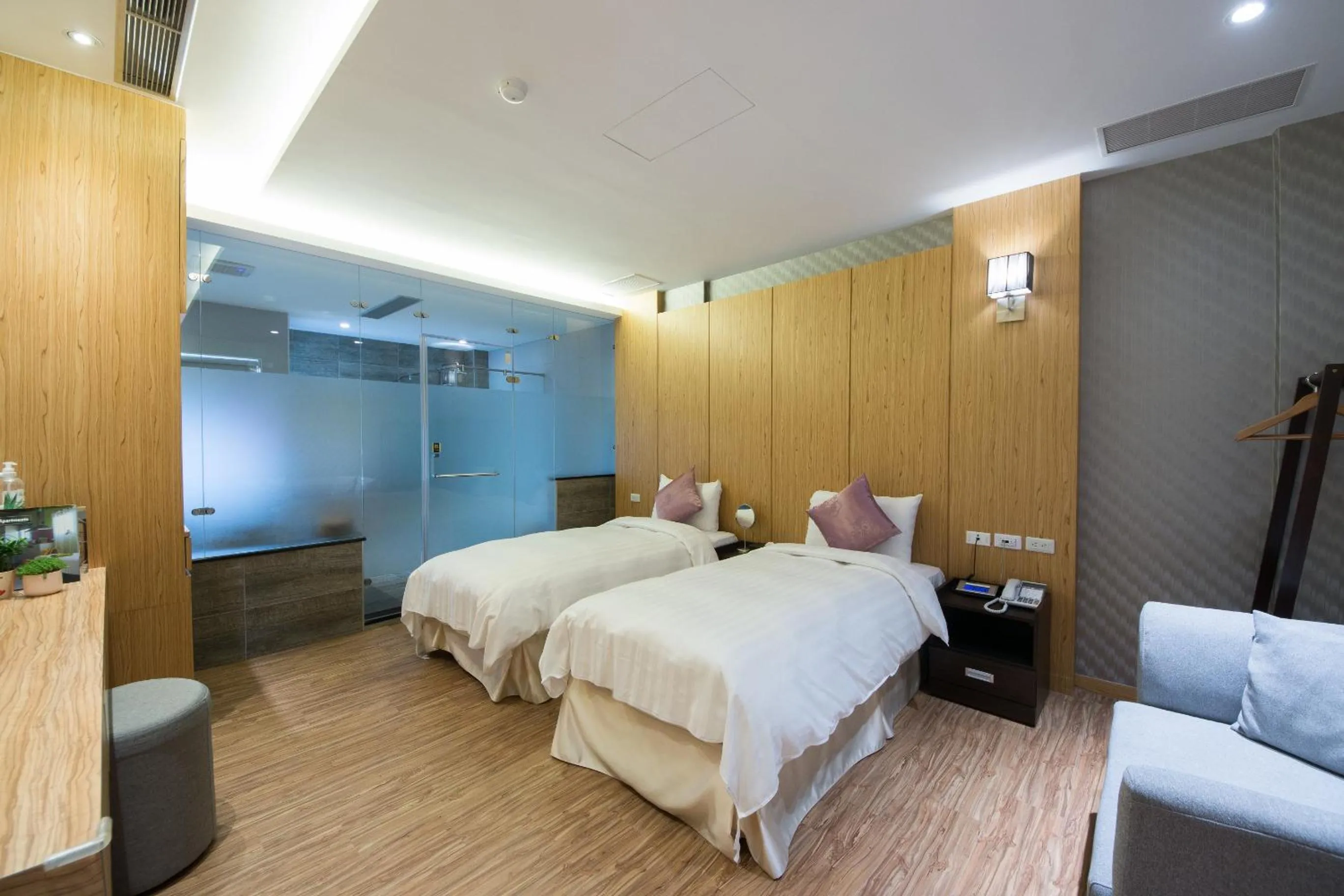 Photo of the whole room, Bed in Garden Spring Hotel