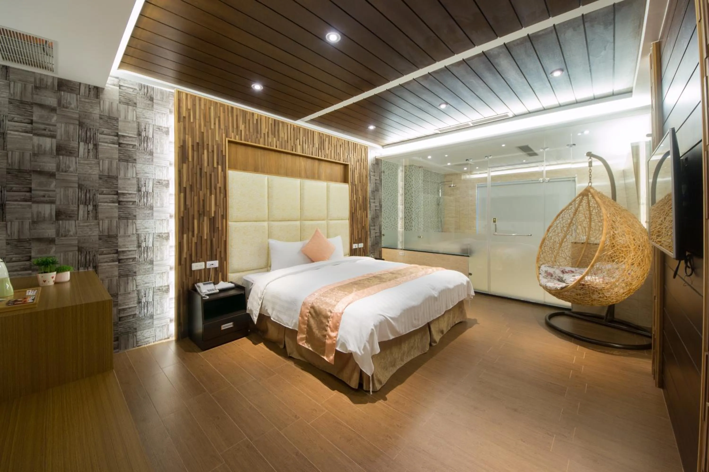 Photo of the whole room, Bed in Garden Spring Hotel