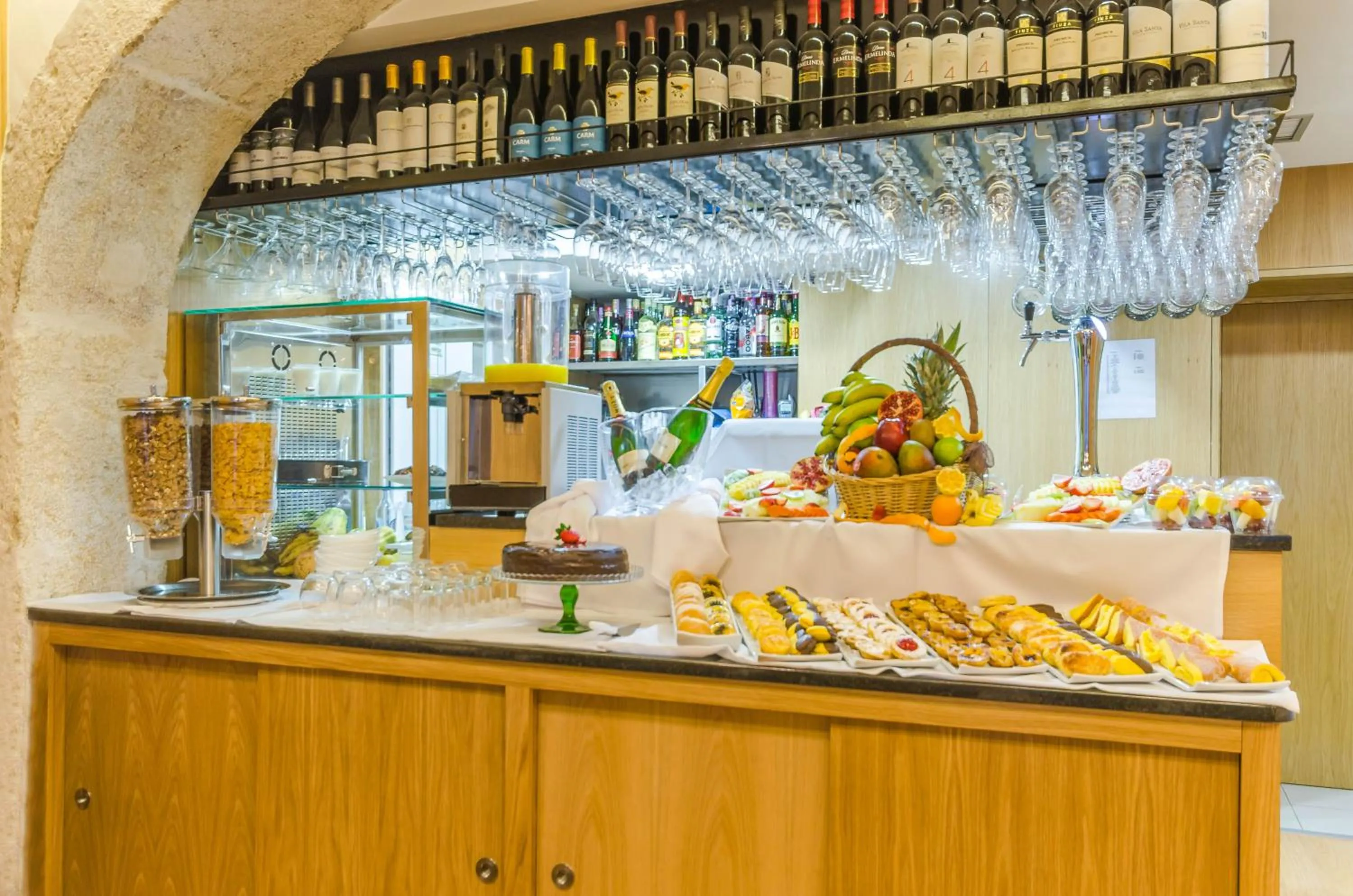 Buffet breakfast in behotelisboa